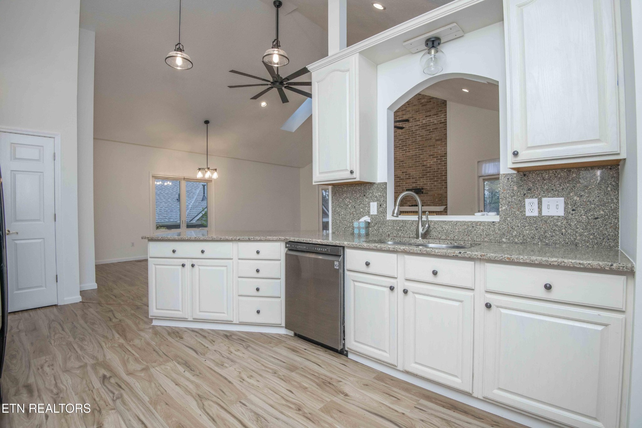 127 Kiowa Way Loudon TN 37774