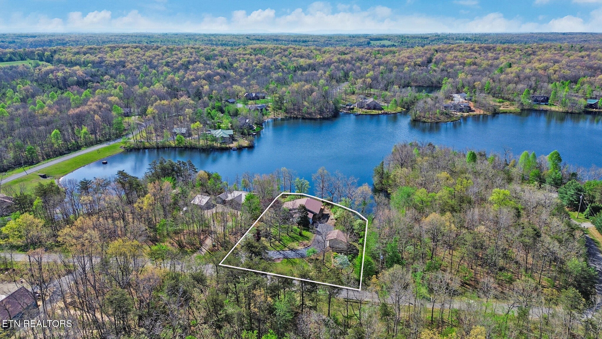 272 N Lake Trail Monterey TN 38574