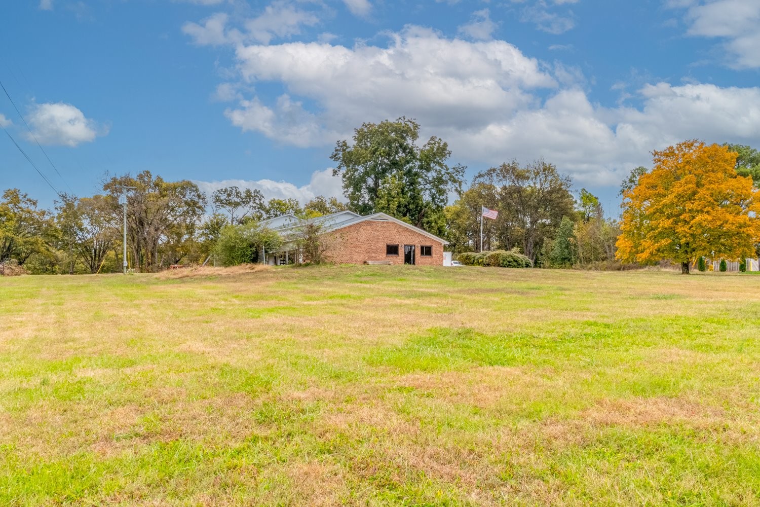 1725 N Main Street Columbia TN 38401