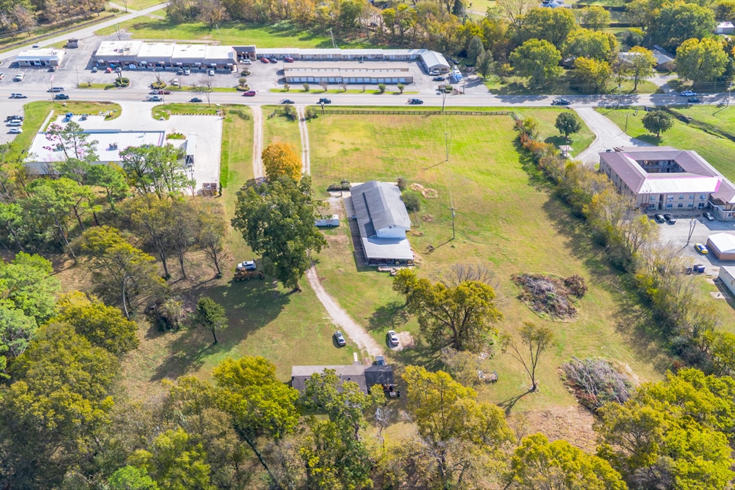 1725 N Main Street Columbia TN 38401