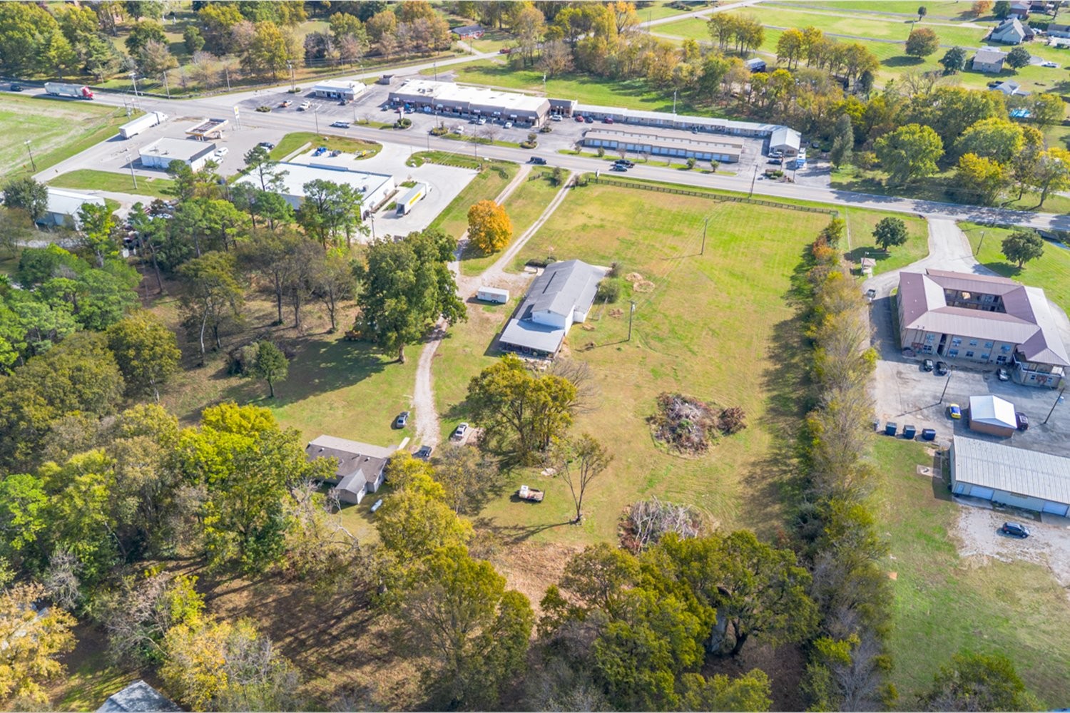 1725 N Main Street Columbia TN 38401