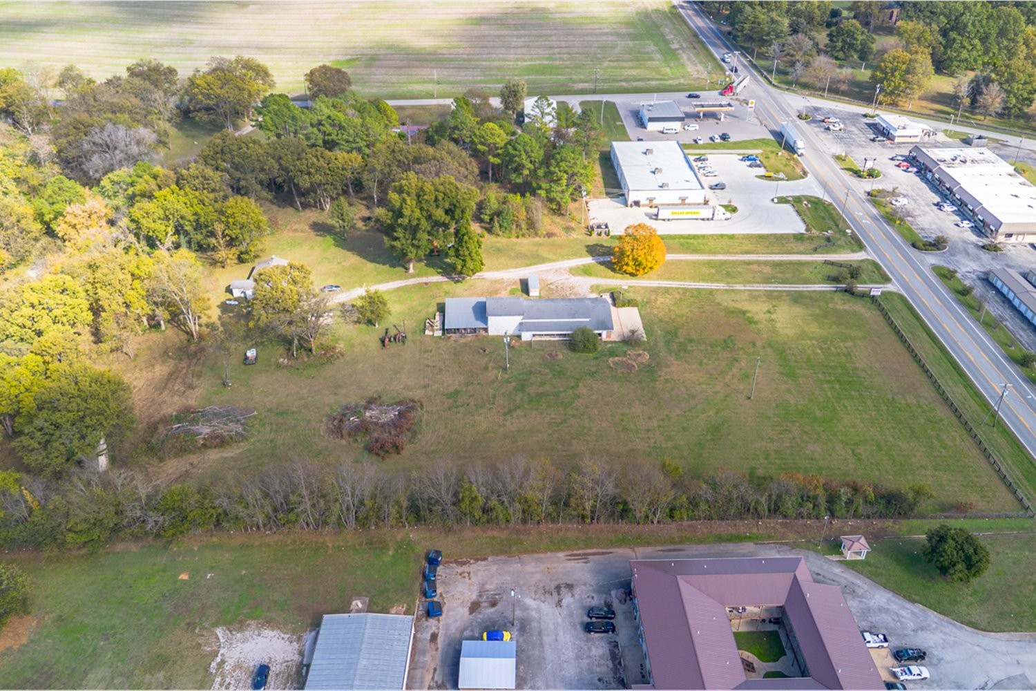 1725 N Main Street Columbia TN 38401