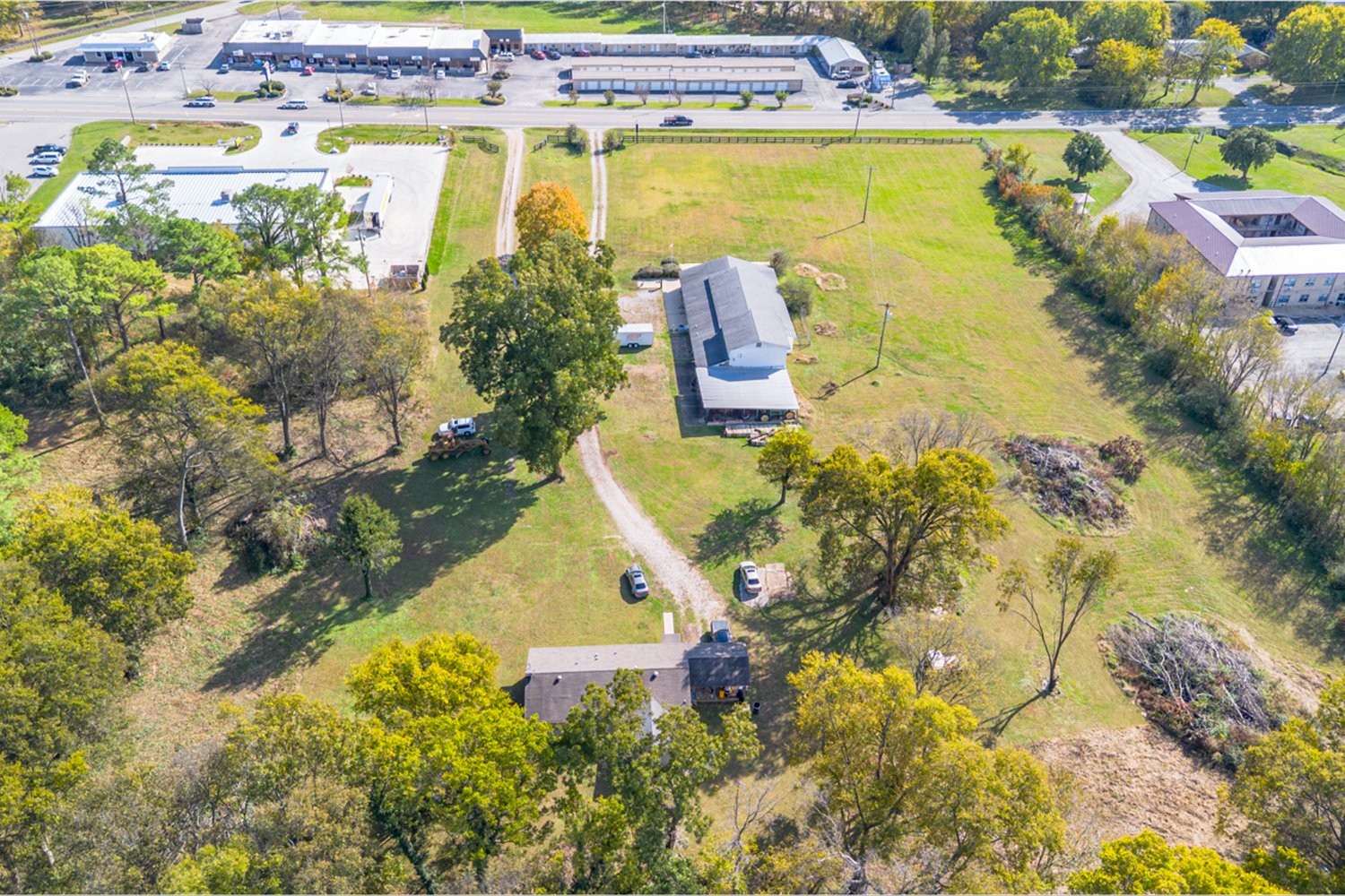 1725 N Main Street Columbia TN 38401