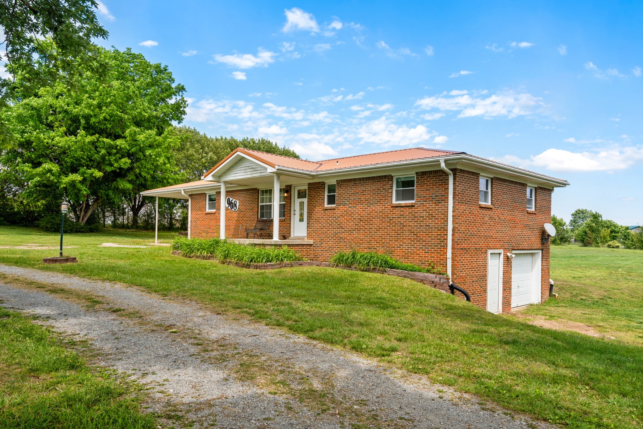 968 Old Nashville Highway Mc Ewen TN 37101