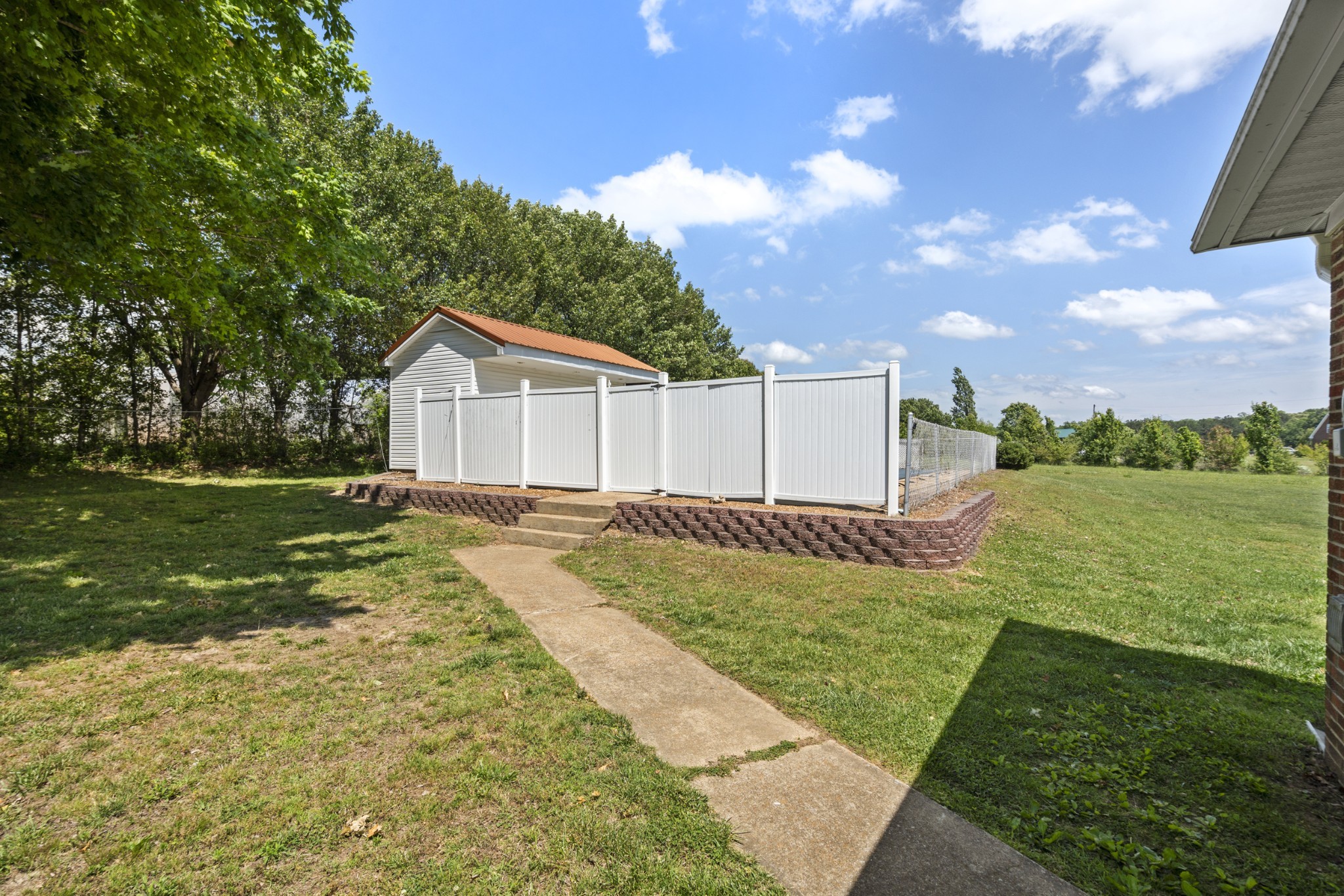 968 Old Nashville Highway Mc Ewen TN 37101