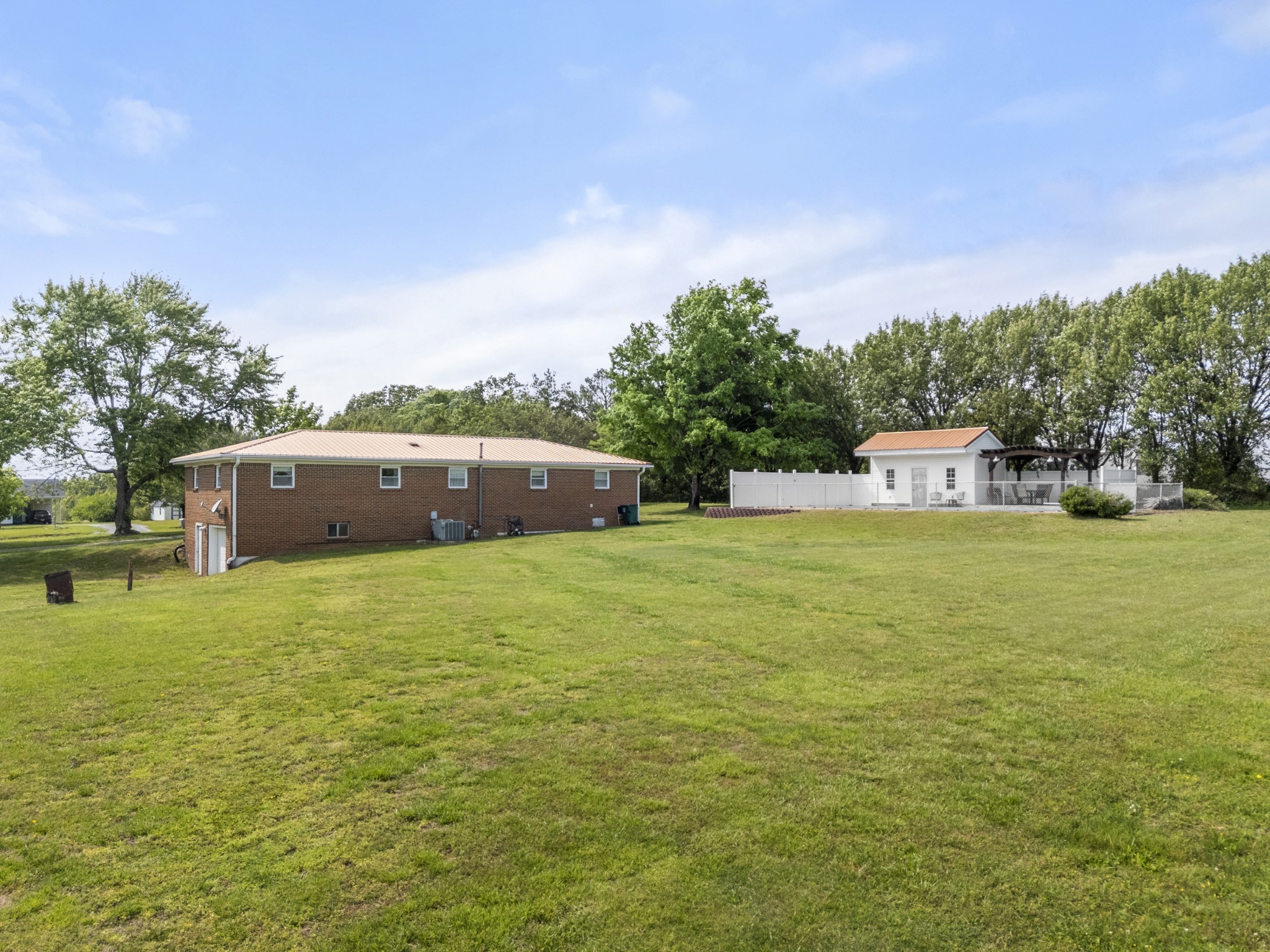 968 Old Nashville Highway Mc Ewen TN 37101