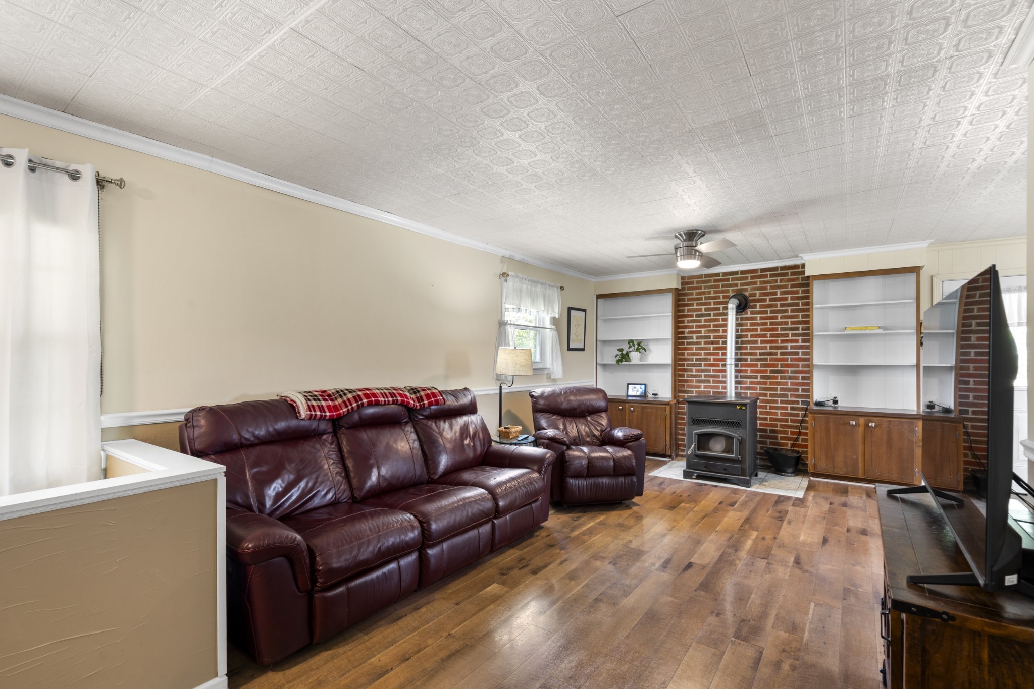 968 Old Nashville Highway Mc Ewen TN 37101