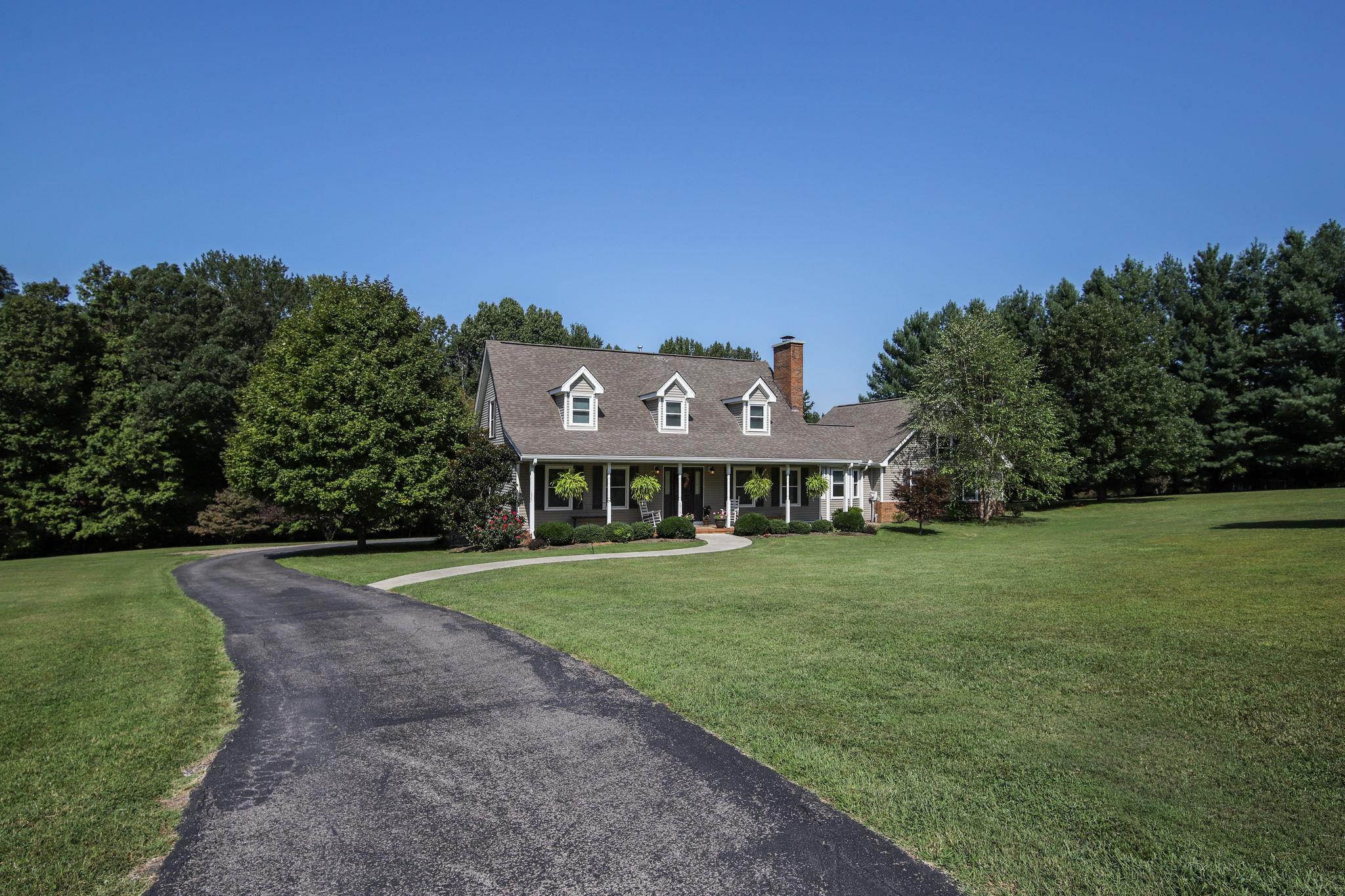 1918 Lake Road Greenbrier TN 37073