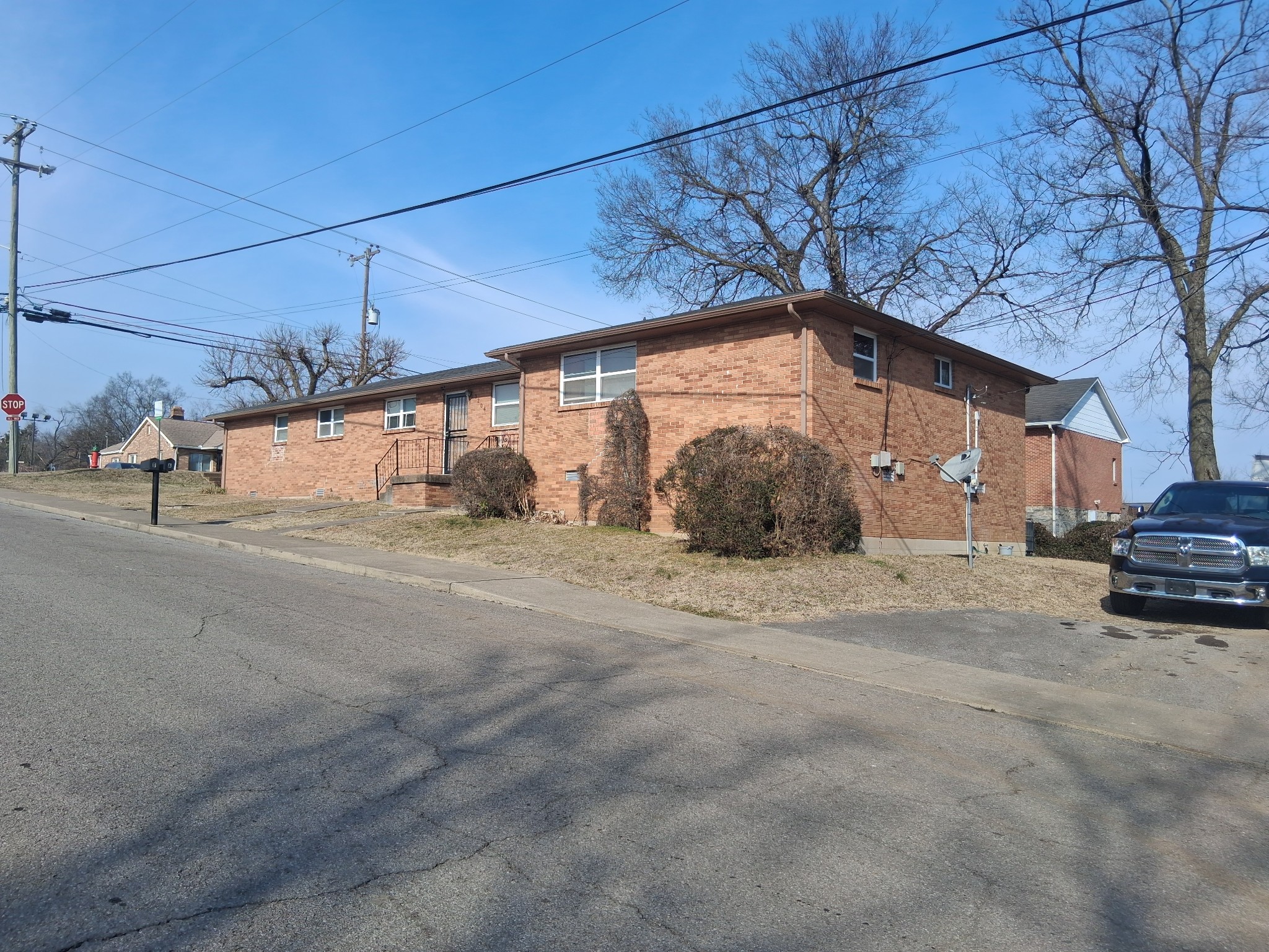 900 33rd Ave, N Nashville TN 37209