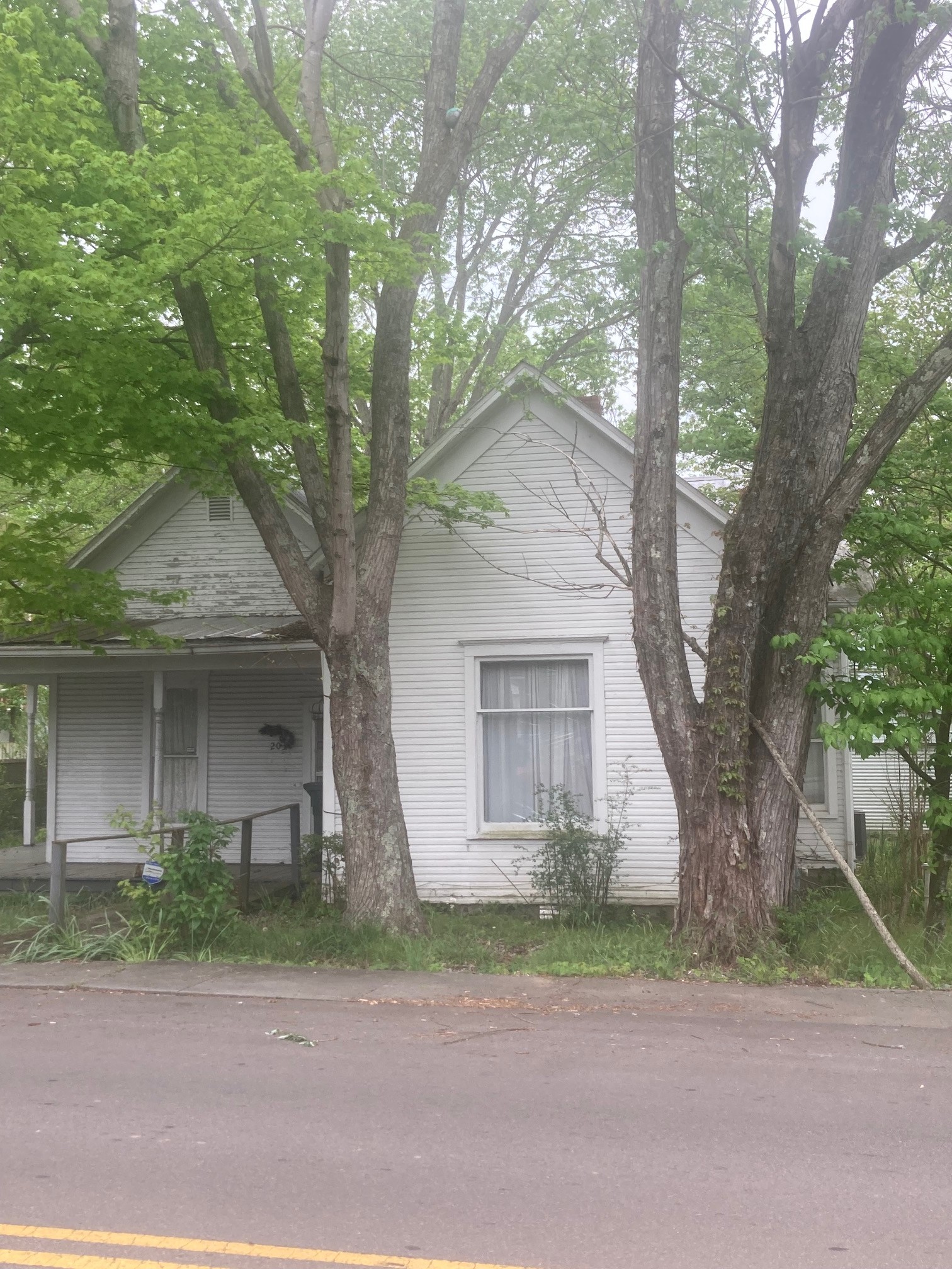 203 N Charlotte Street Dickson TN 37055