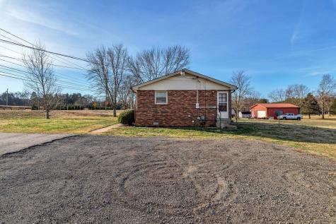 2086 Hartsville Pike Lebanon TN 37087