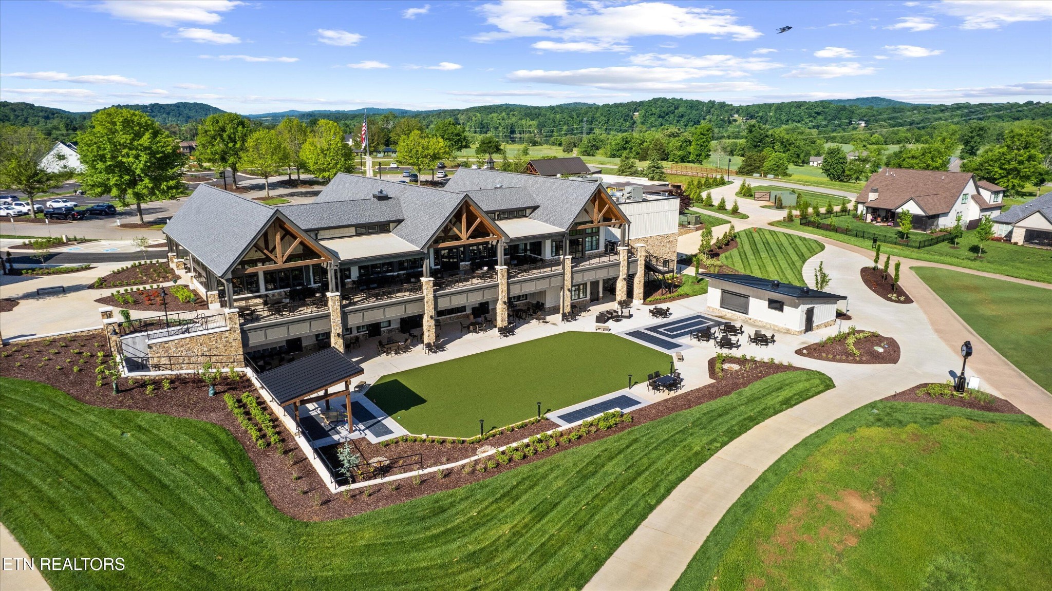 1848 Black Bear Circle Loudon TN 37774
