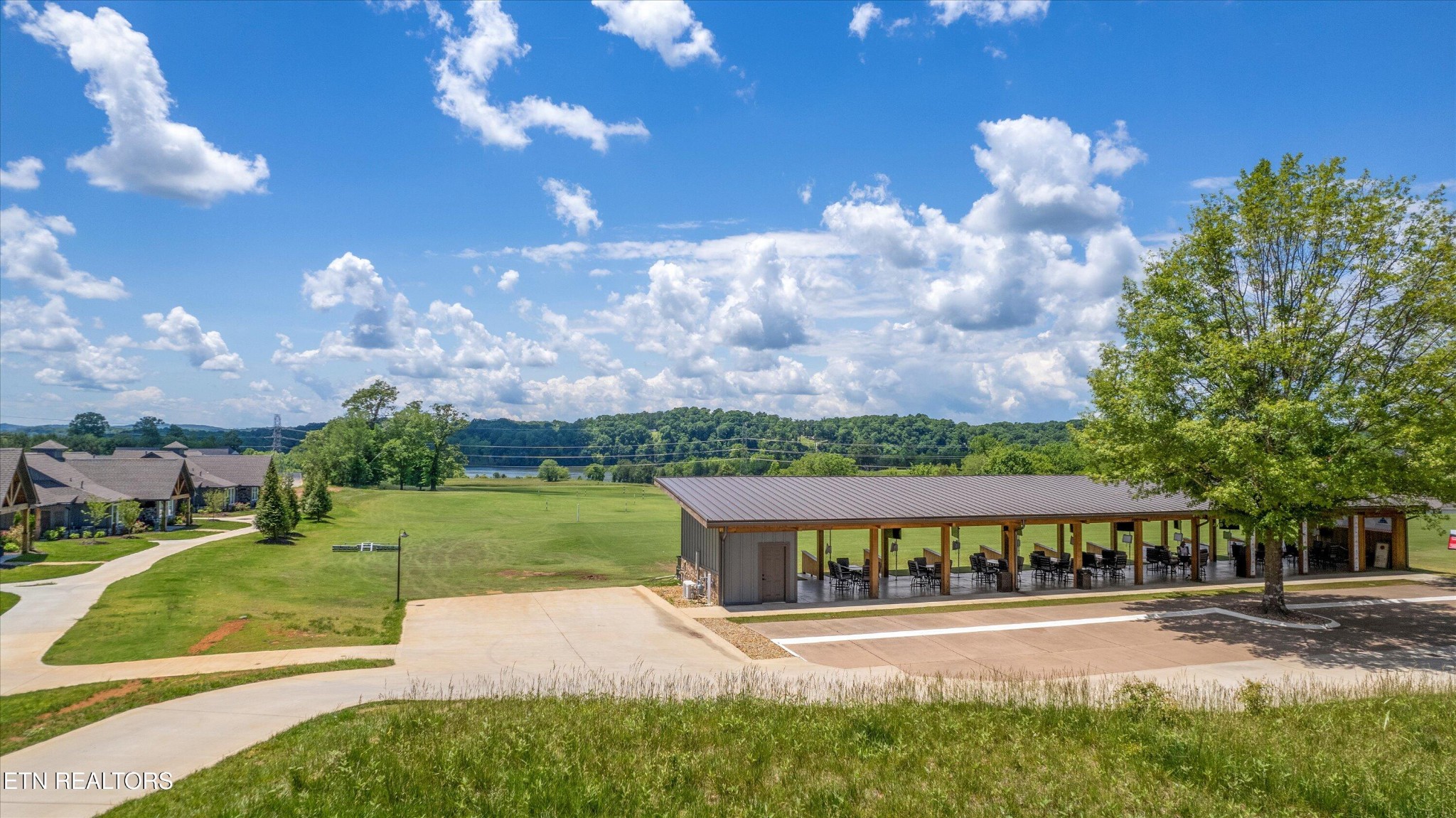 1848 Black Bear Circle Loudon TN 37774