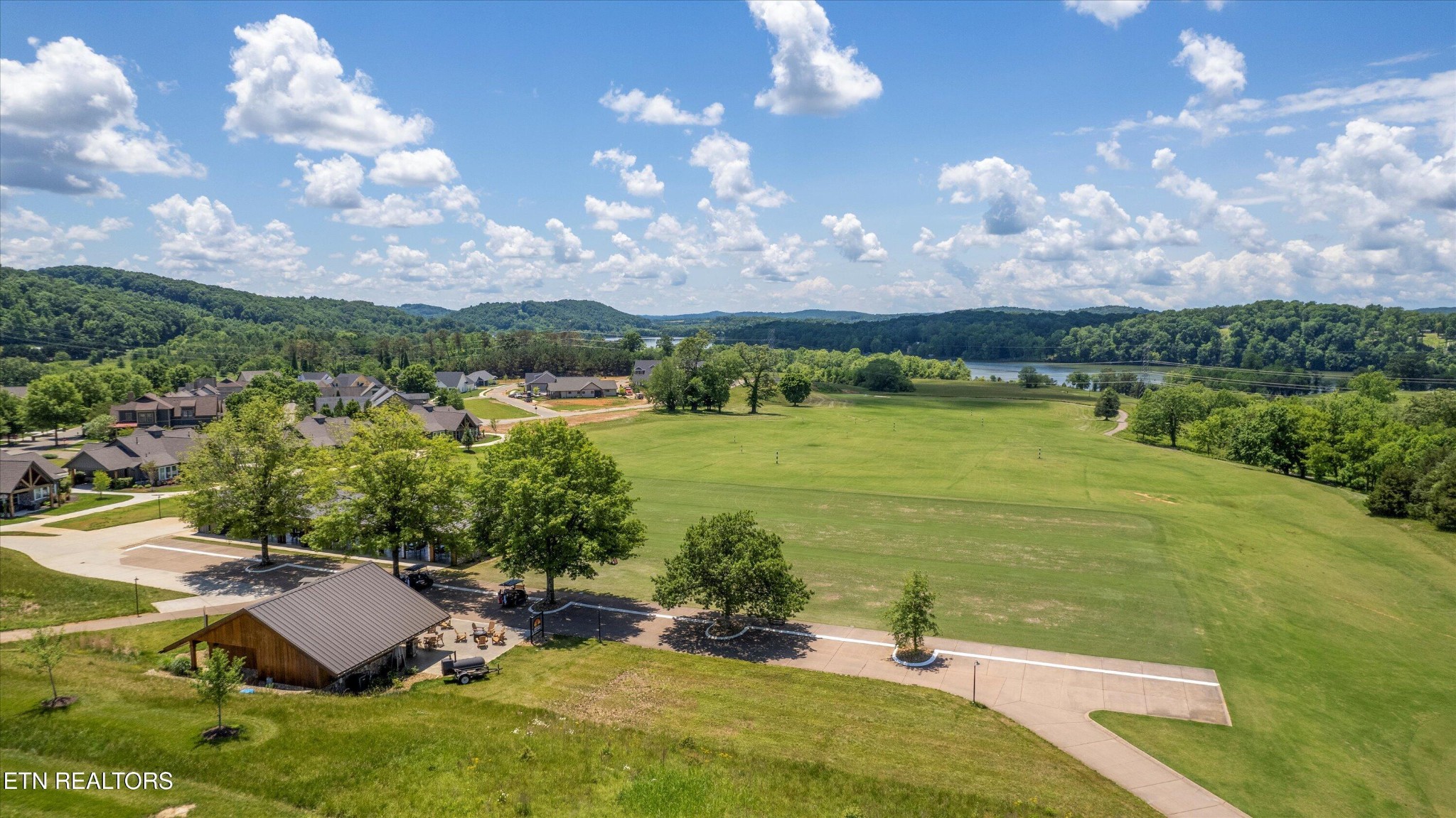 1848 Black Bear Circle Loudon TN 37774
