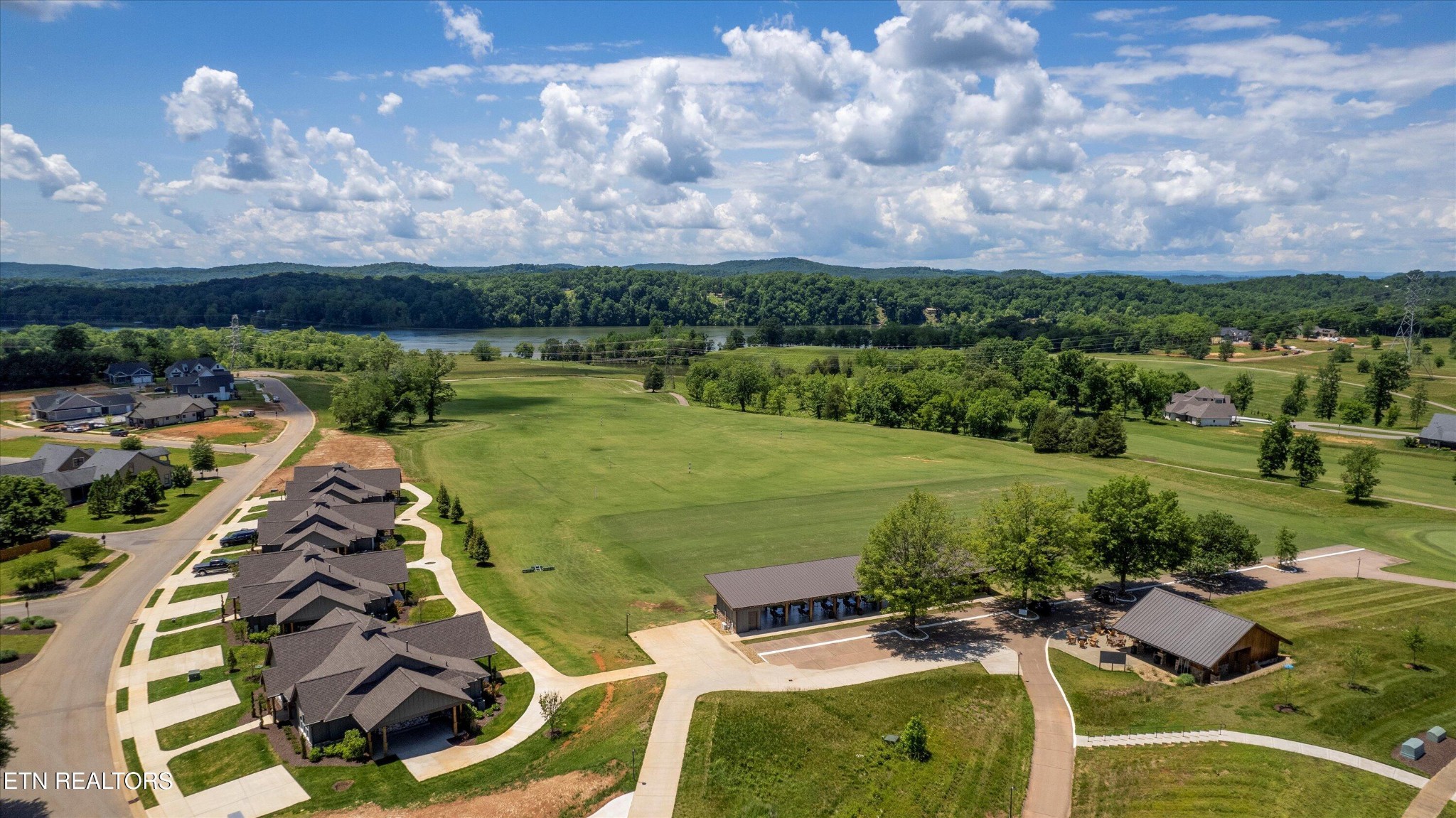 1848 Black Bear Circle Loudon TN 37774