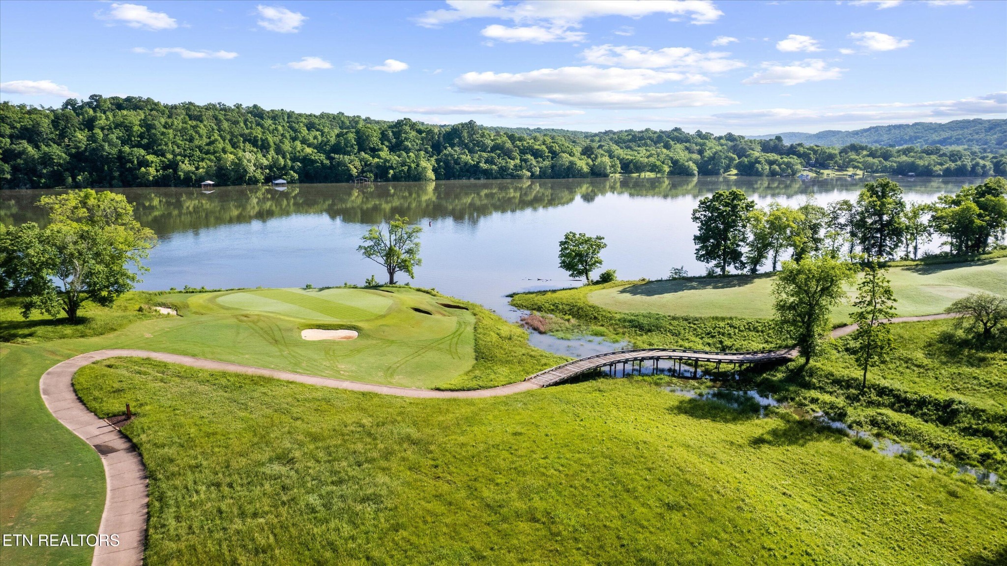 1848 Black Bear Circle Loudon TN 37774