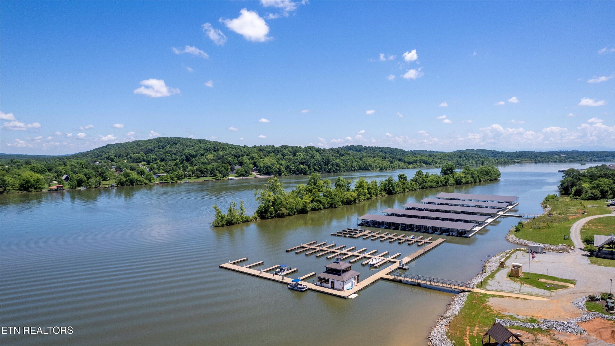 1848 Black Bear Circle Loudon TN 37774