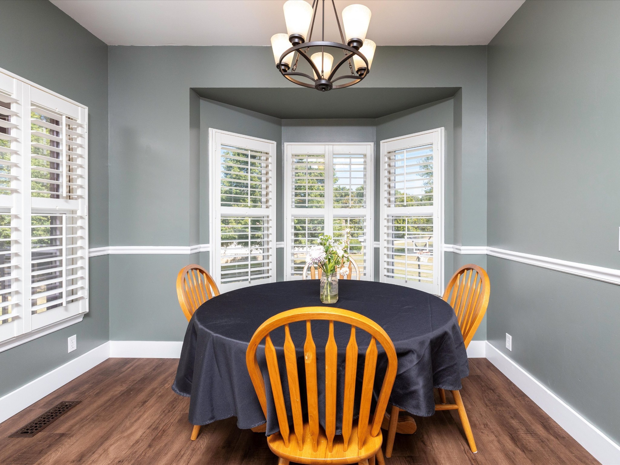 9725 Dogwood Drive Bon Aqua TN 37025