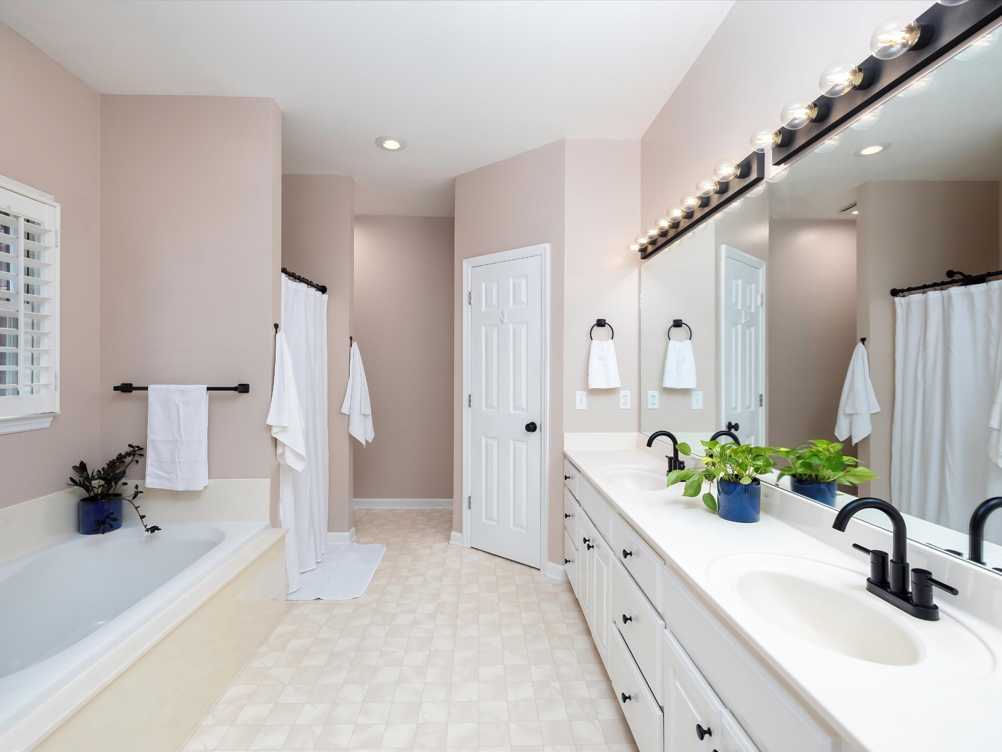 9725 Dogwood Drive Bon Aqua TN 37025