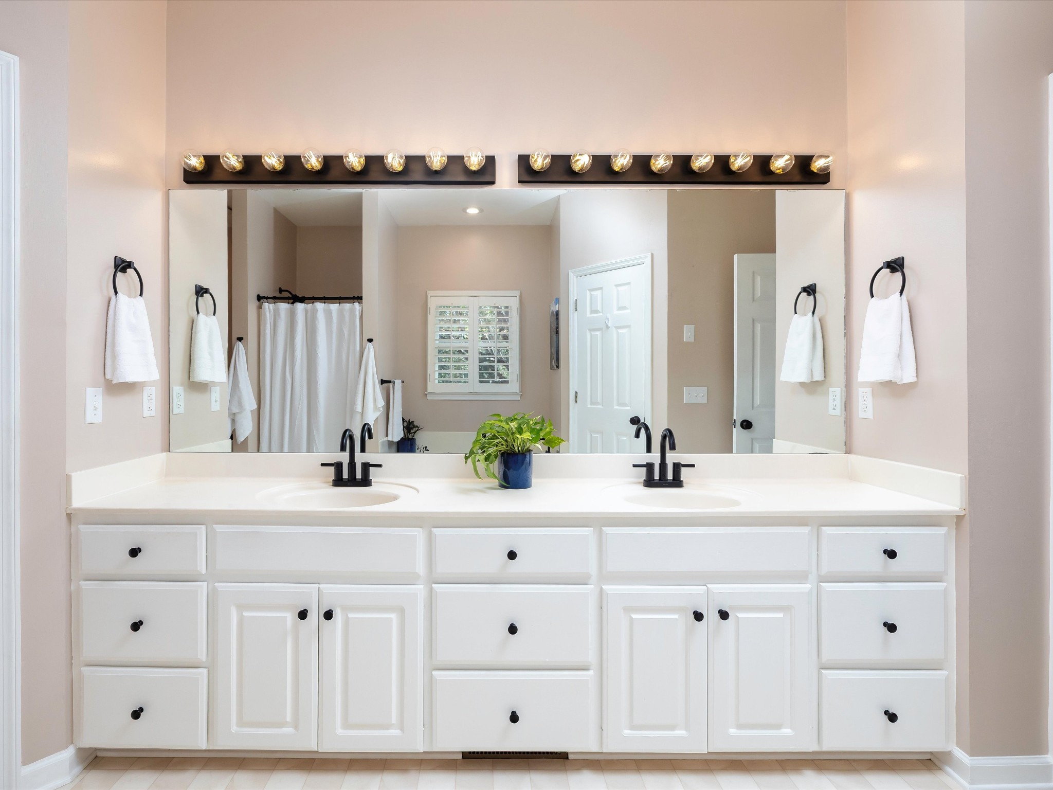 9725 Dogwood Drive Bon Aqua TN 37025