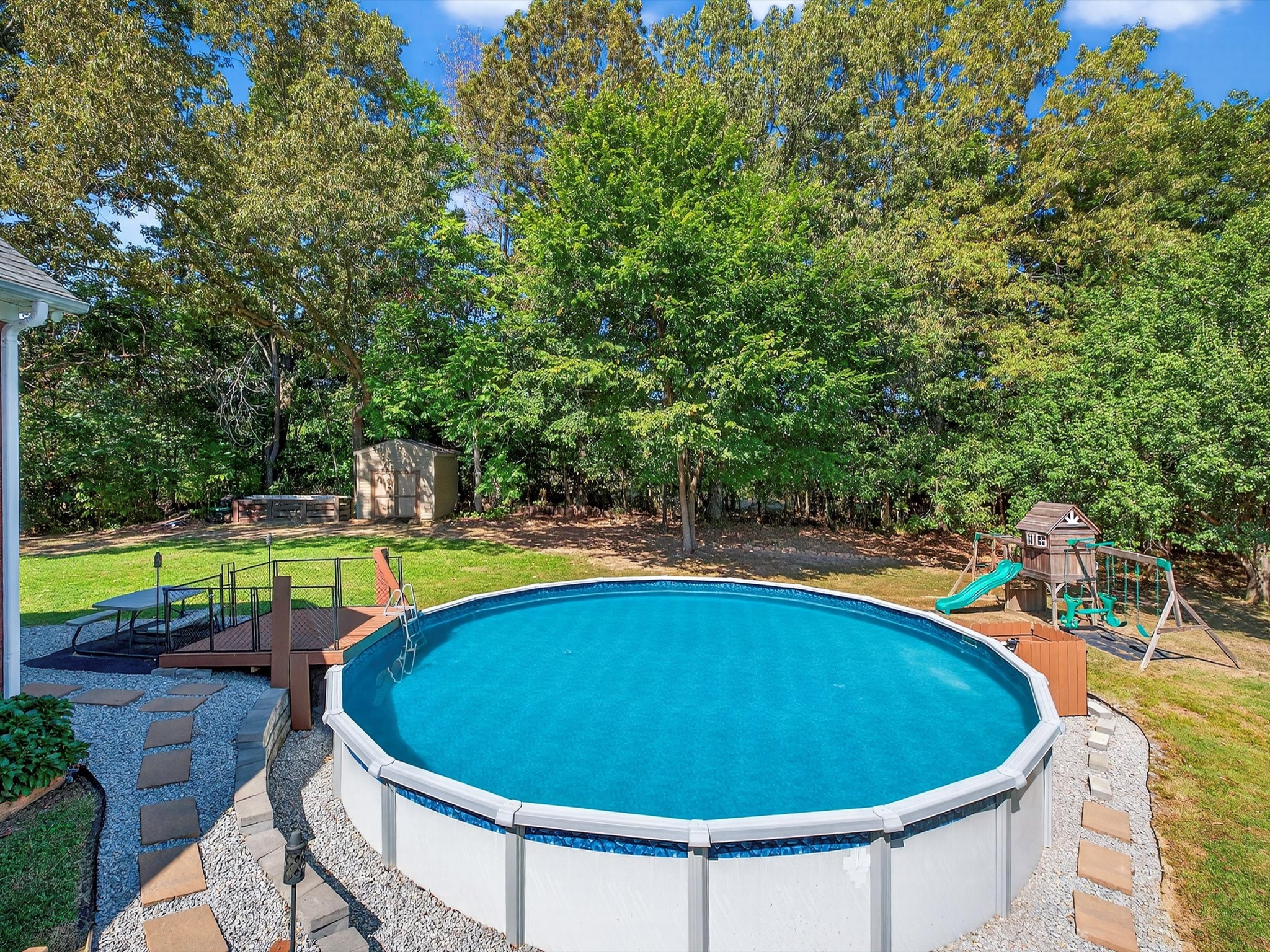 9725 Dogwood Drive Bon Aqua TN 37025