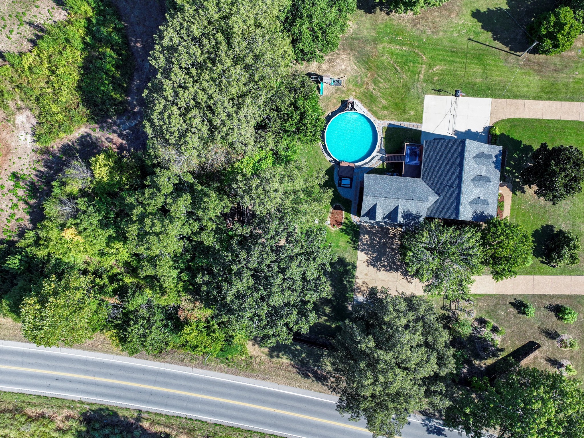 9725 Dogwood Drive Bon Aqua TN 37025
