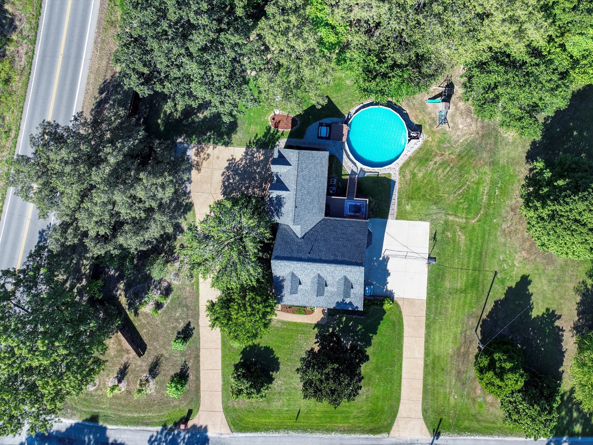 9725 Dogwood Drive Bon Aqua TN 37025