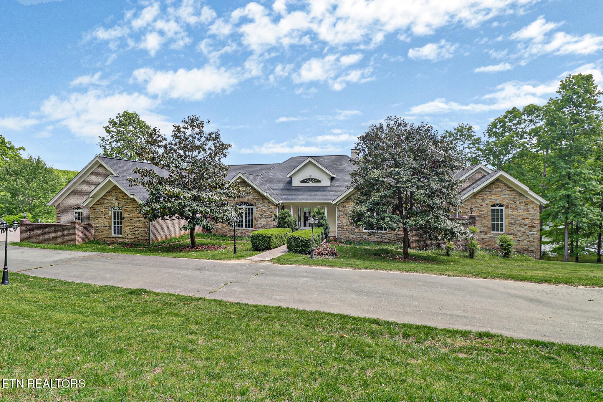 310 Old Stagecoach Place Crossville TN 38571