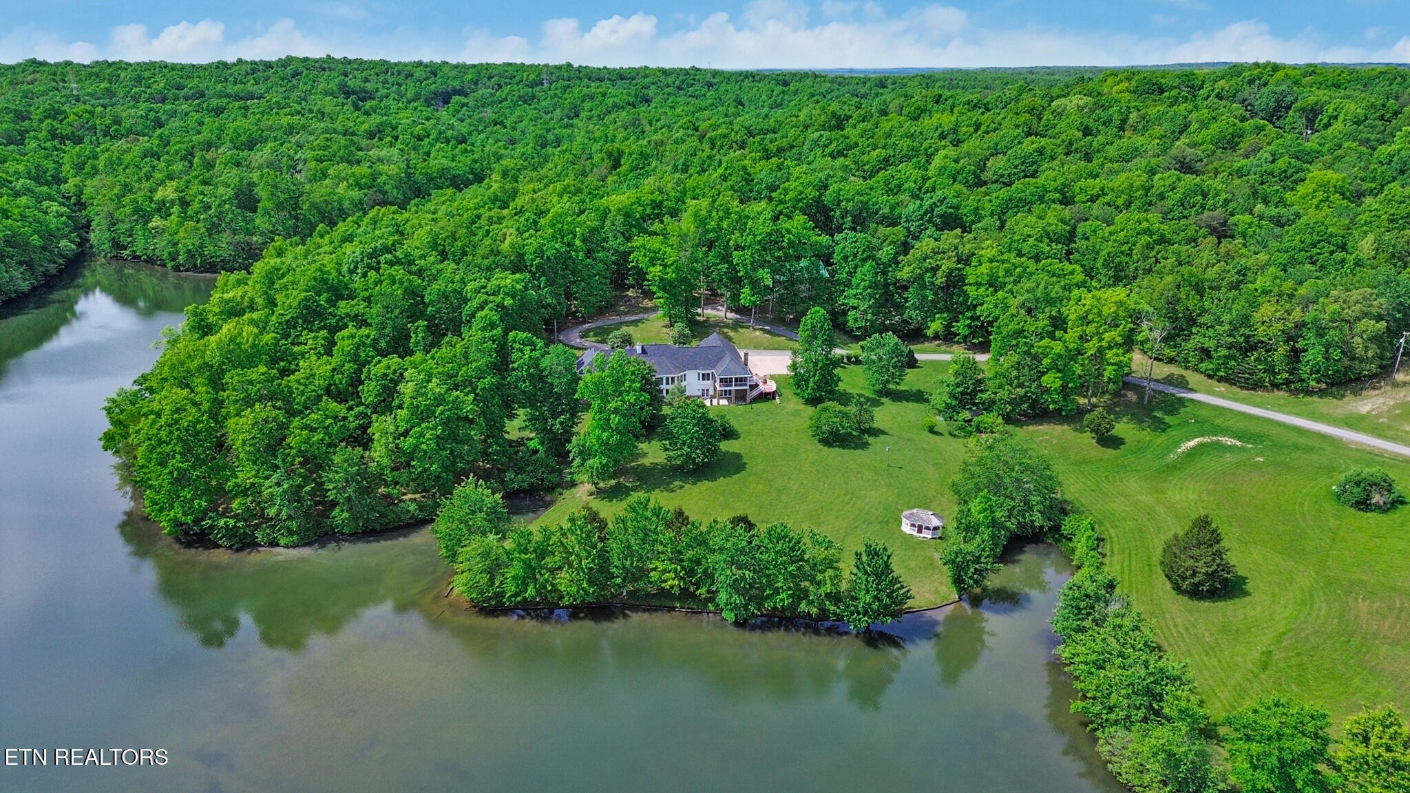 310 Old Stagecoach Place Crossville TN 38571
