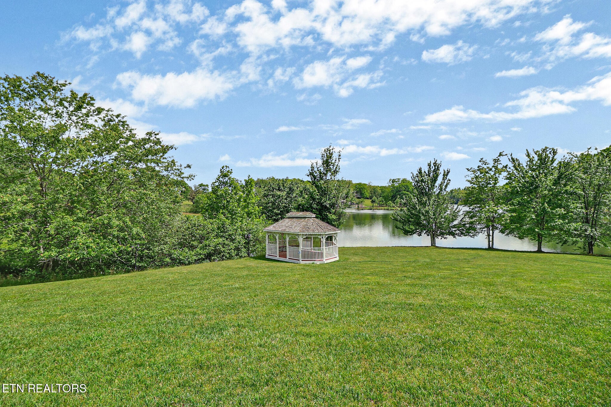 310 Old Stagecoach Place Crossville TN 38571