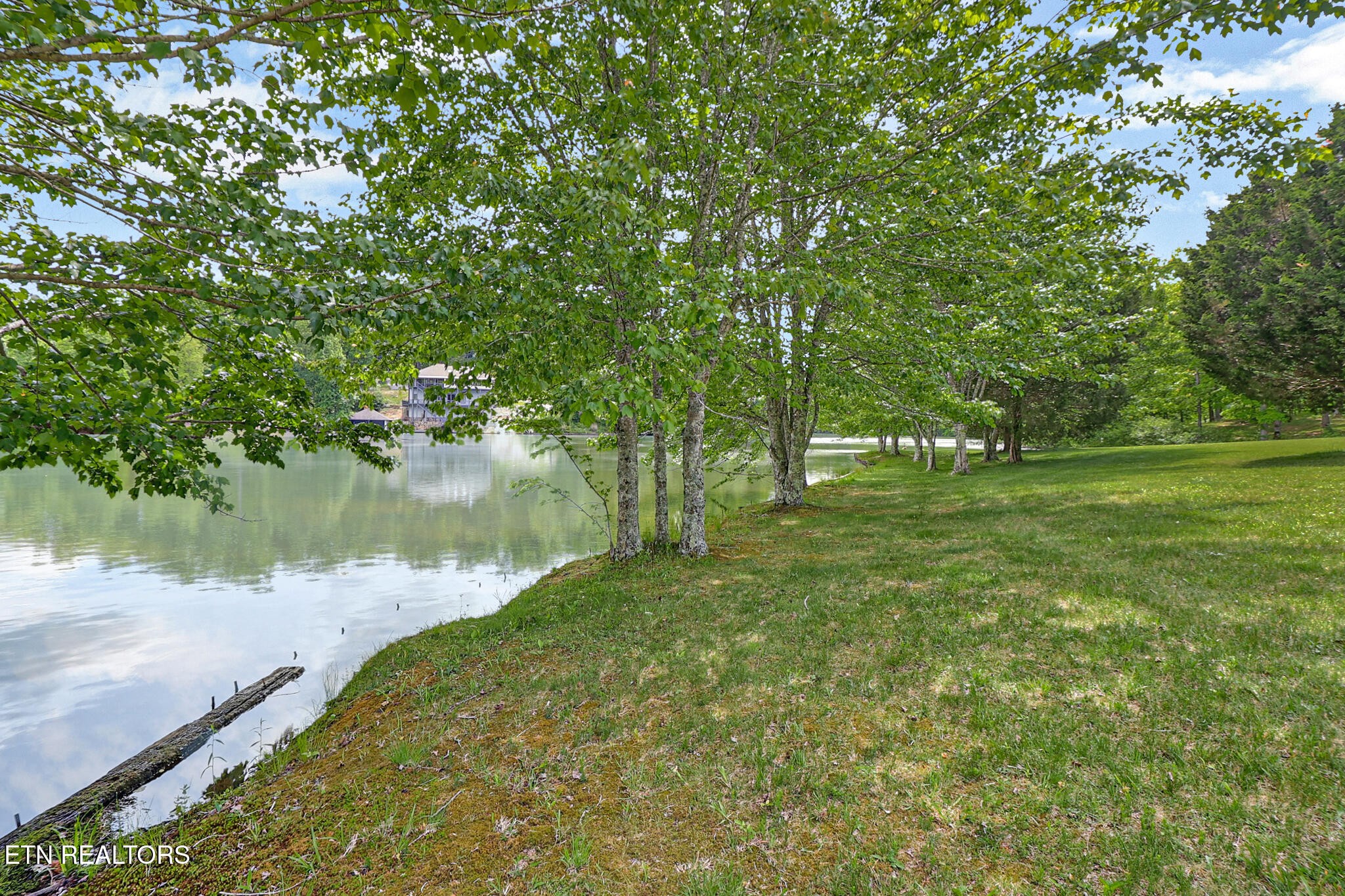 310 Old Stagecoach Place Crossville TN 38571