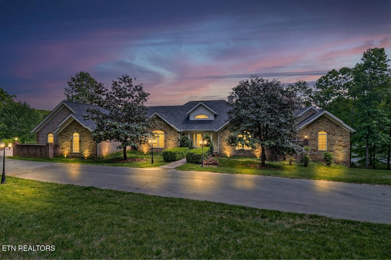 310 Old Stagecoach Place Crossville TN 38571