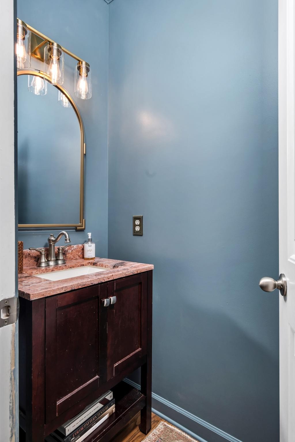 2045 Traemoor Village Drive Nashville TN 37209