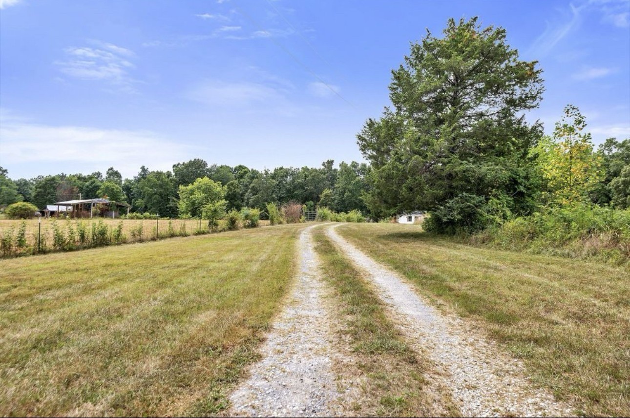 10498 Missionary Ridge Road Bon Aqua TN 37025