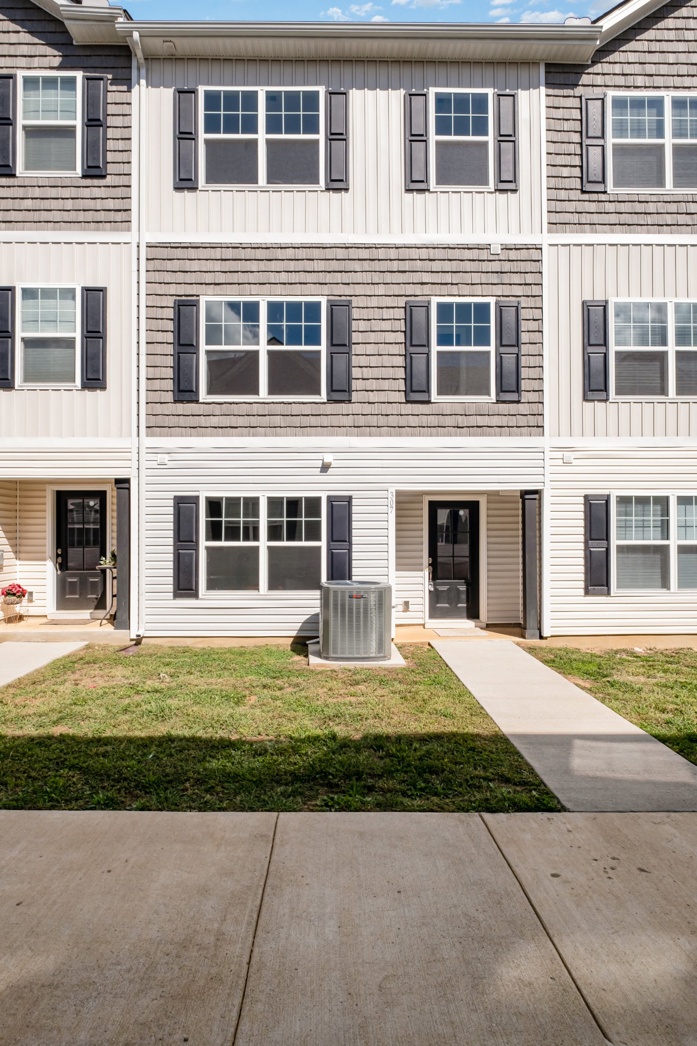 307 Moshe Feder Way La Vergne TN 37086