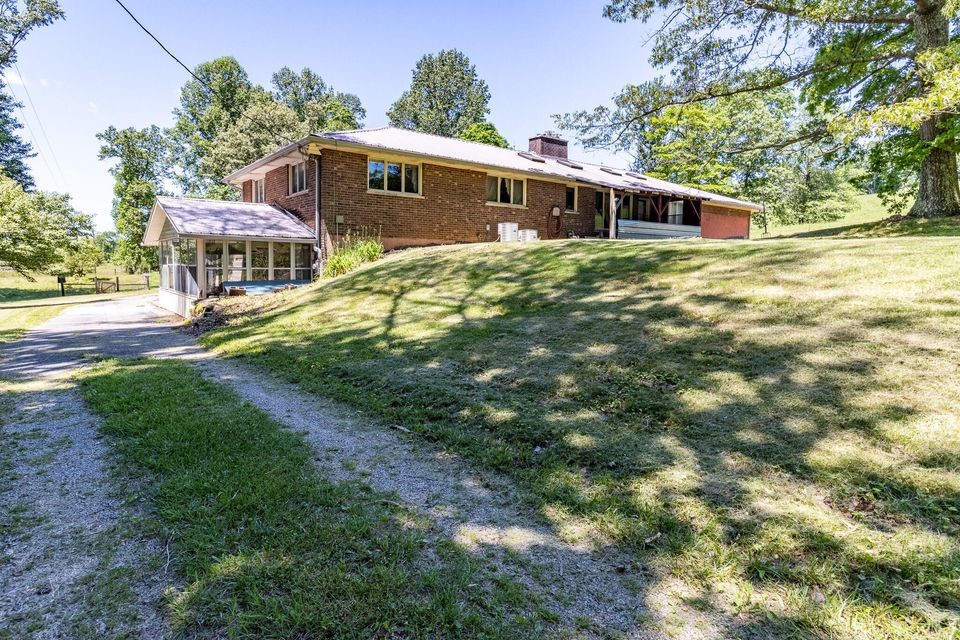 2216 Cove Hill Road Pikeville TN 37367