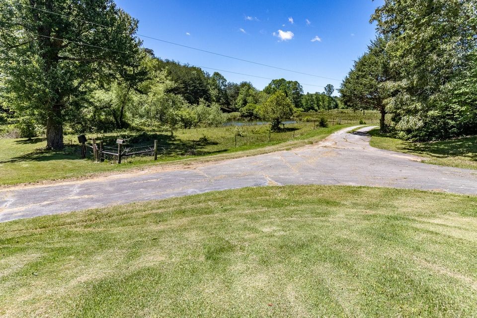 2216 Cove Hill Road Pikeville TN 37367