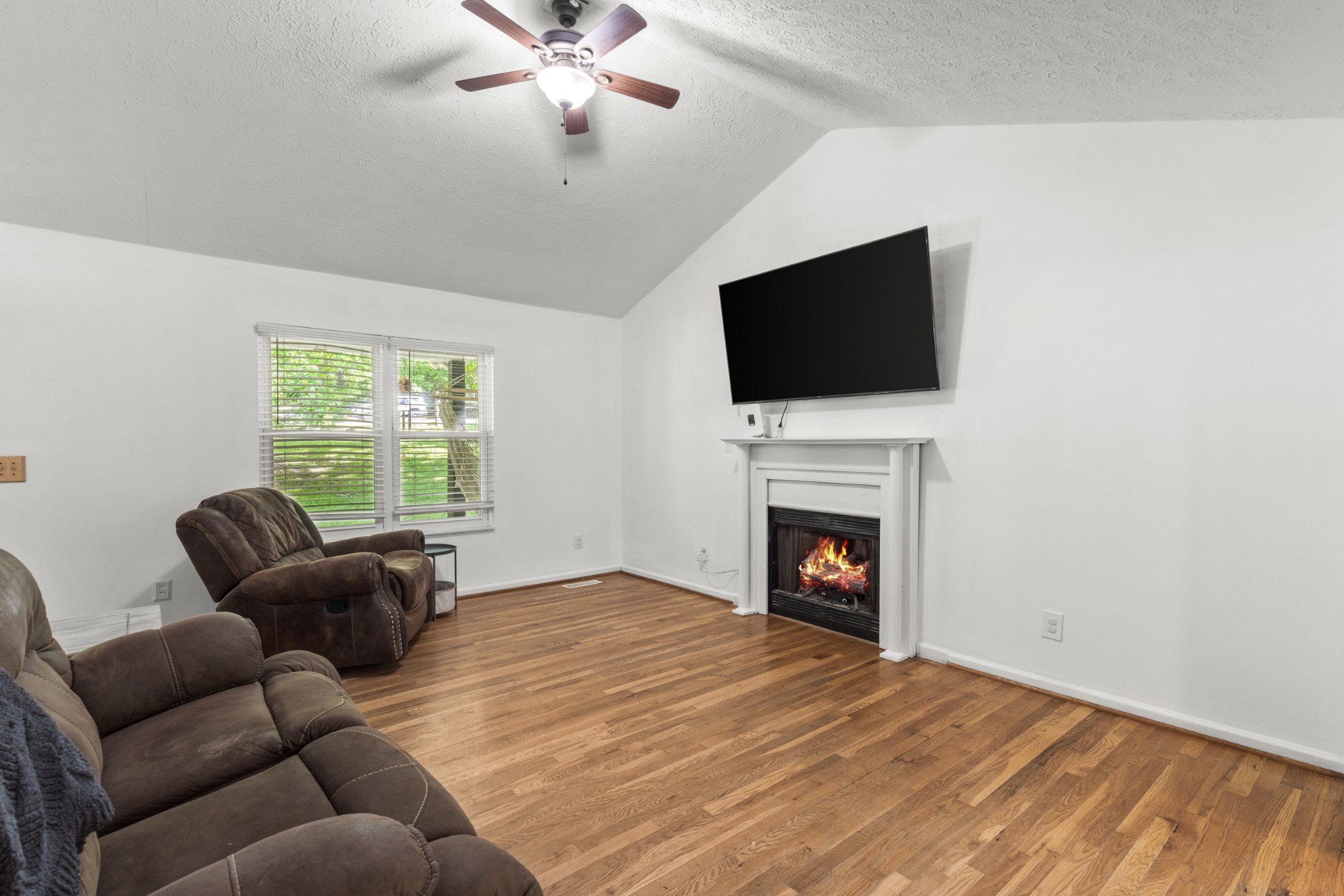 206 Brookwood Drive Burns TN 37029