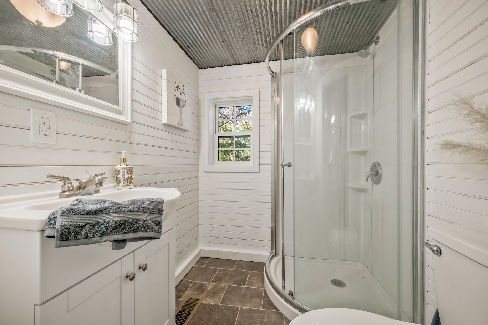 1865 Clydeton Road Waverly TN 37185