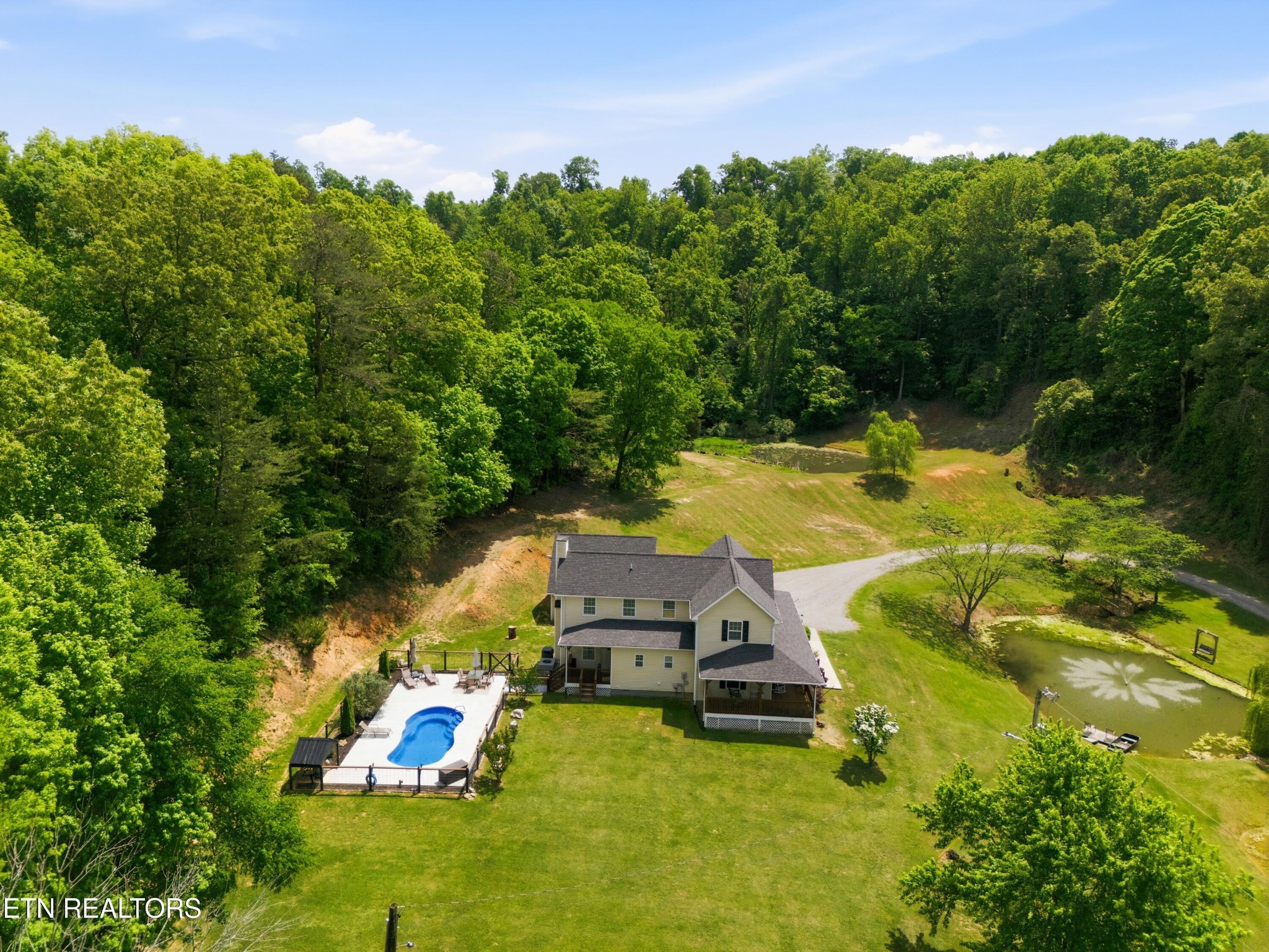 1913 E Union Valley Road Seymour TN 37865