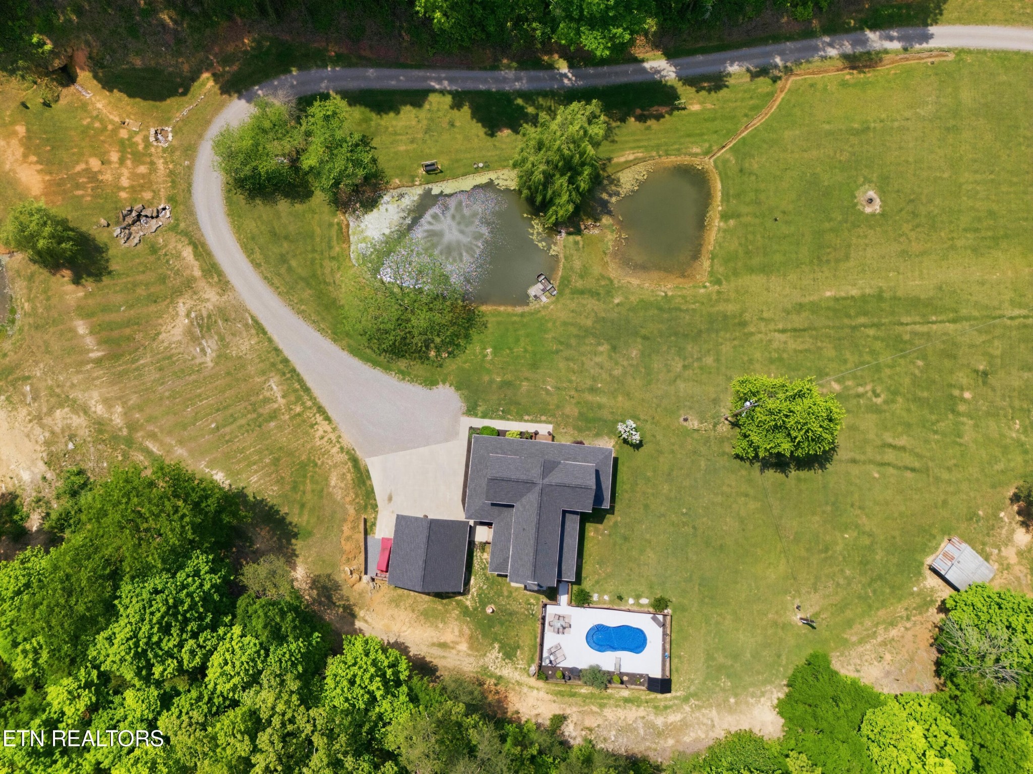 1913 E Union Valley Road Seymour TN 37865