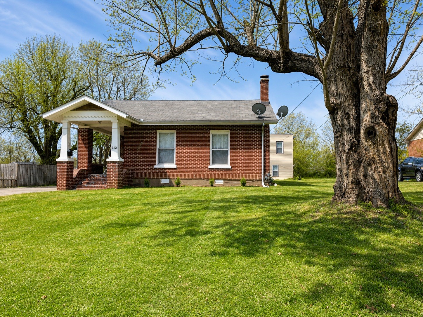 212 W End Avenue Dickson TN 37055