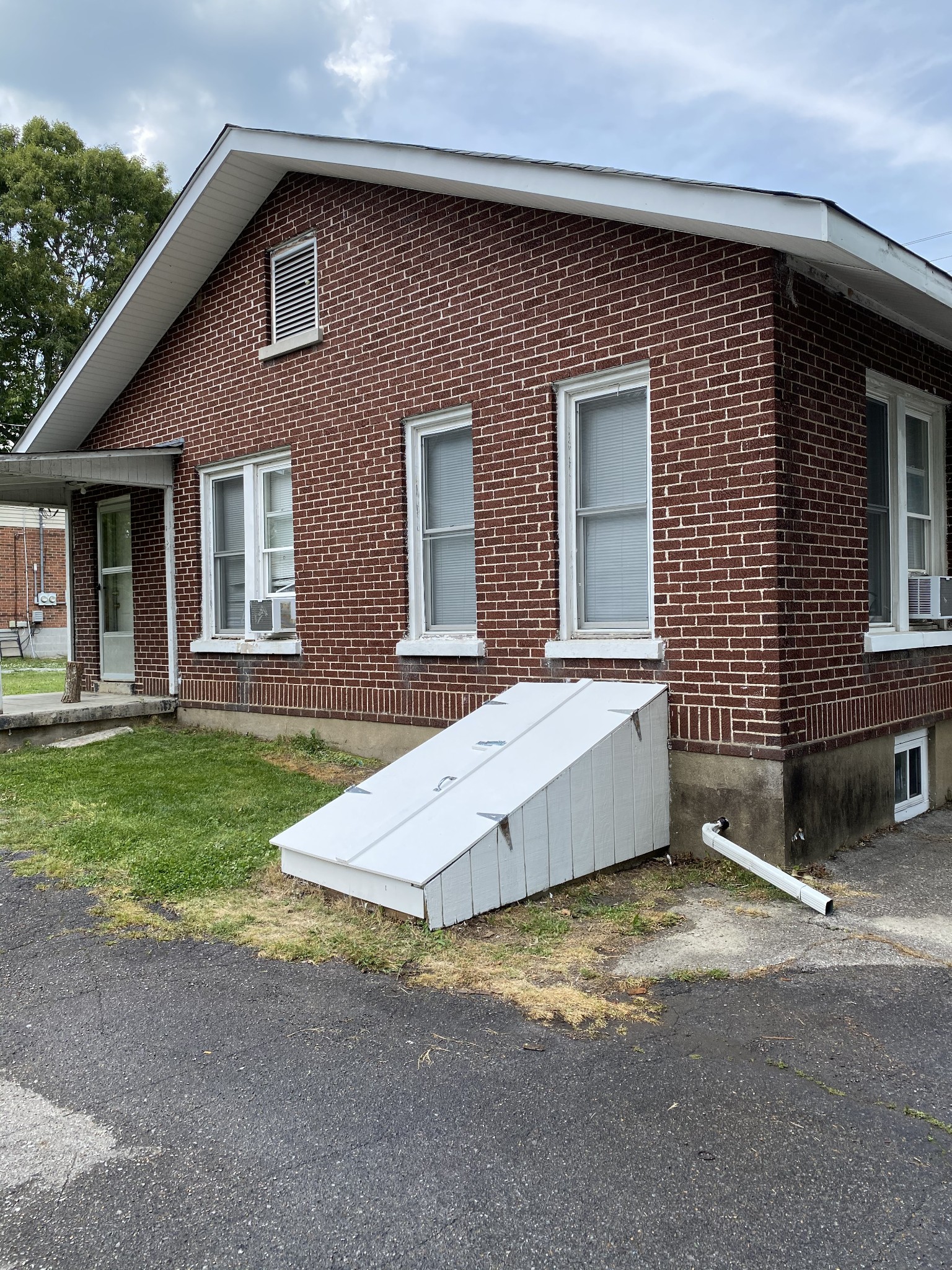 212 W End Avenue Dickson TN 37055