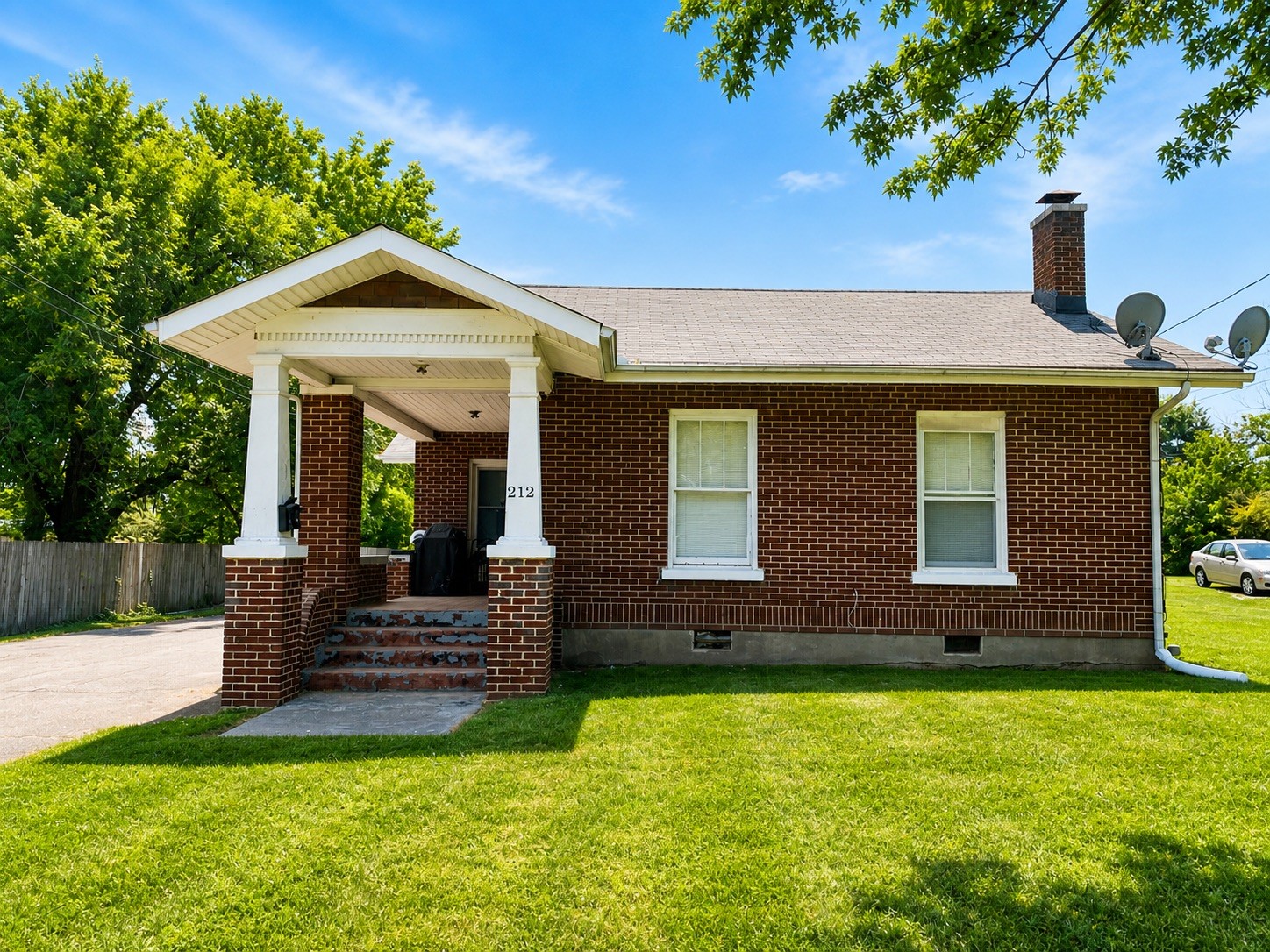 212 W End Avenue Dickson TN 37055