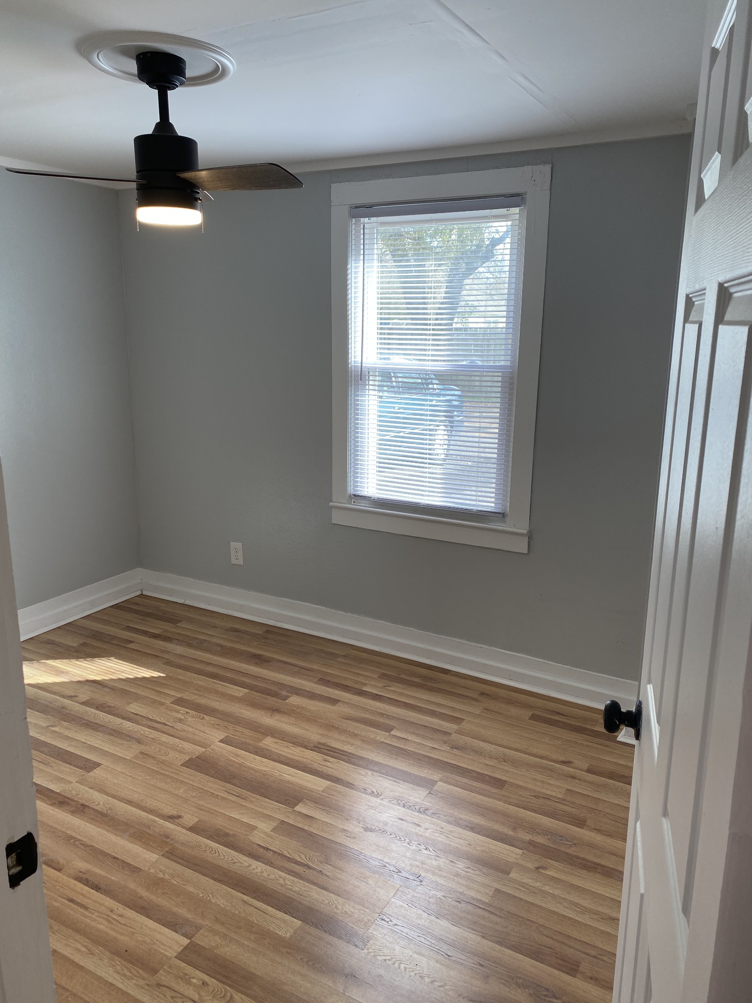 212 W End Avenue Dickson TN 37055