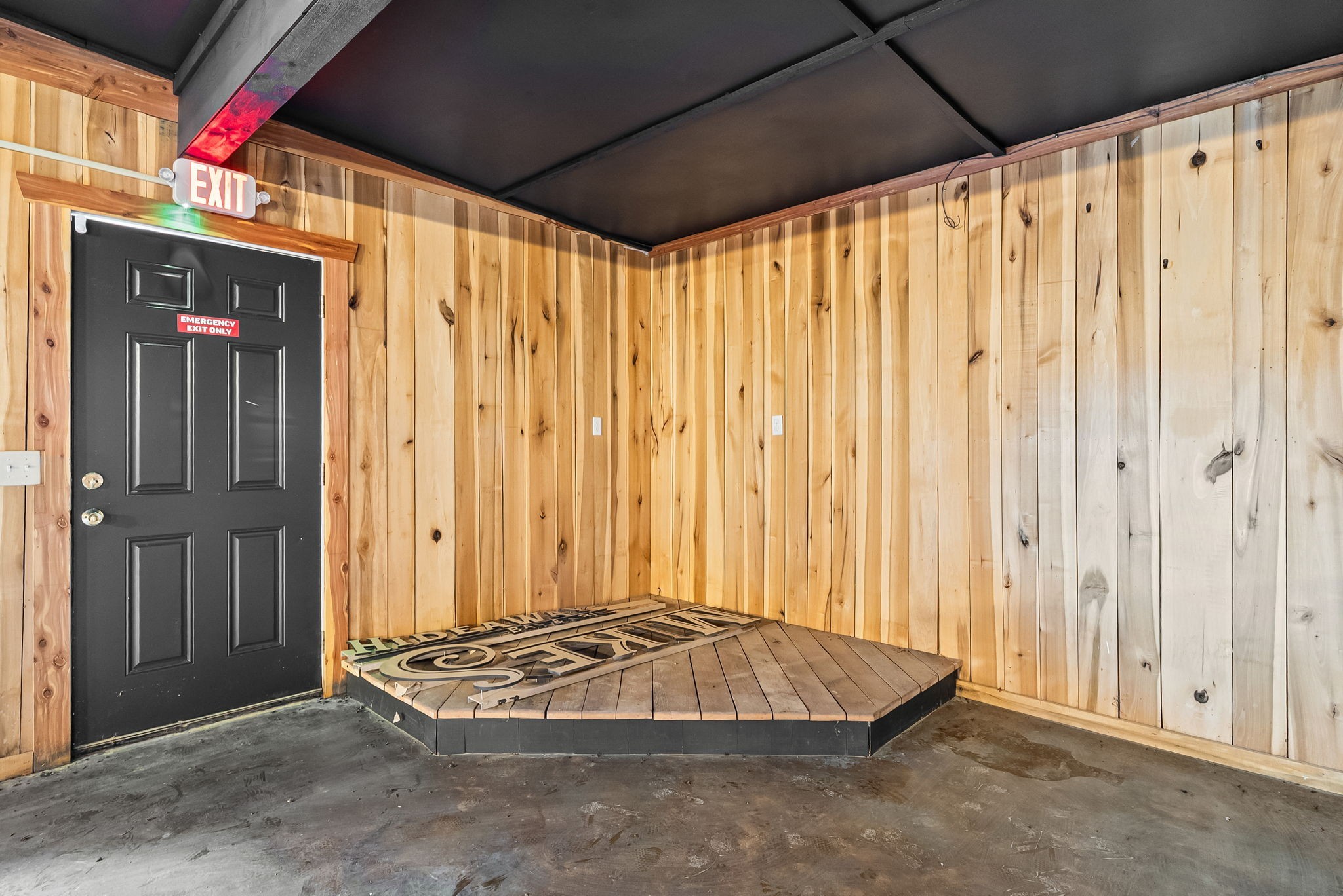 1095 White Oak Road Stewart TN 37175