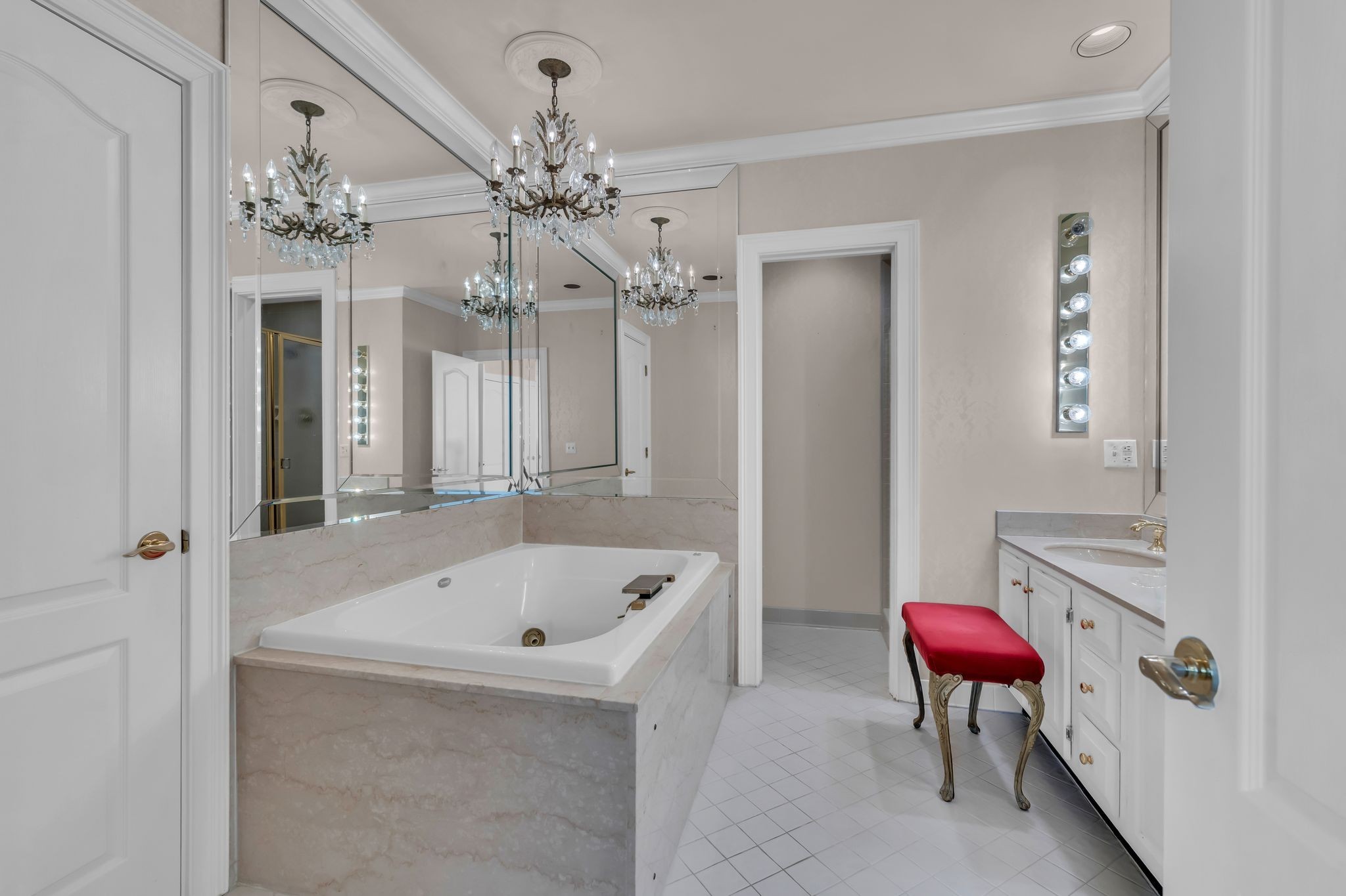 3733 West End Avenue Nashville TN 37205