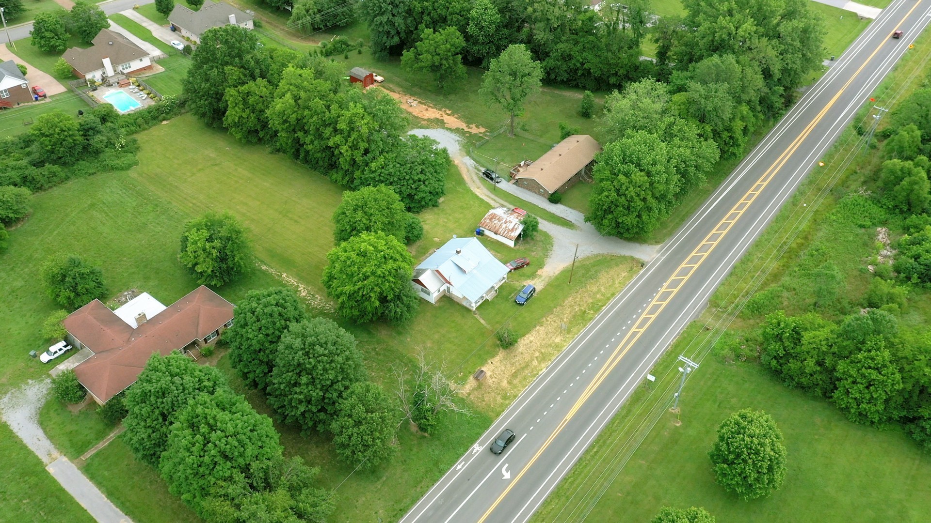2811 Highway 31, W White House TN 37188