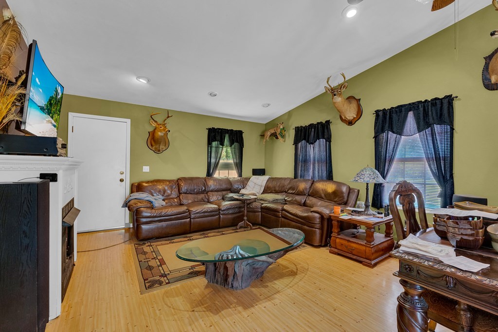 3635 Louisville Road Louisville TN 37777