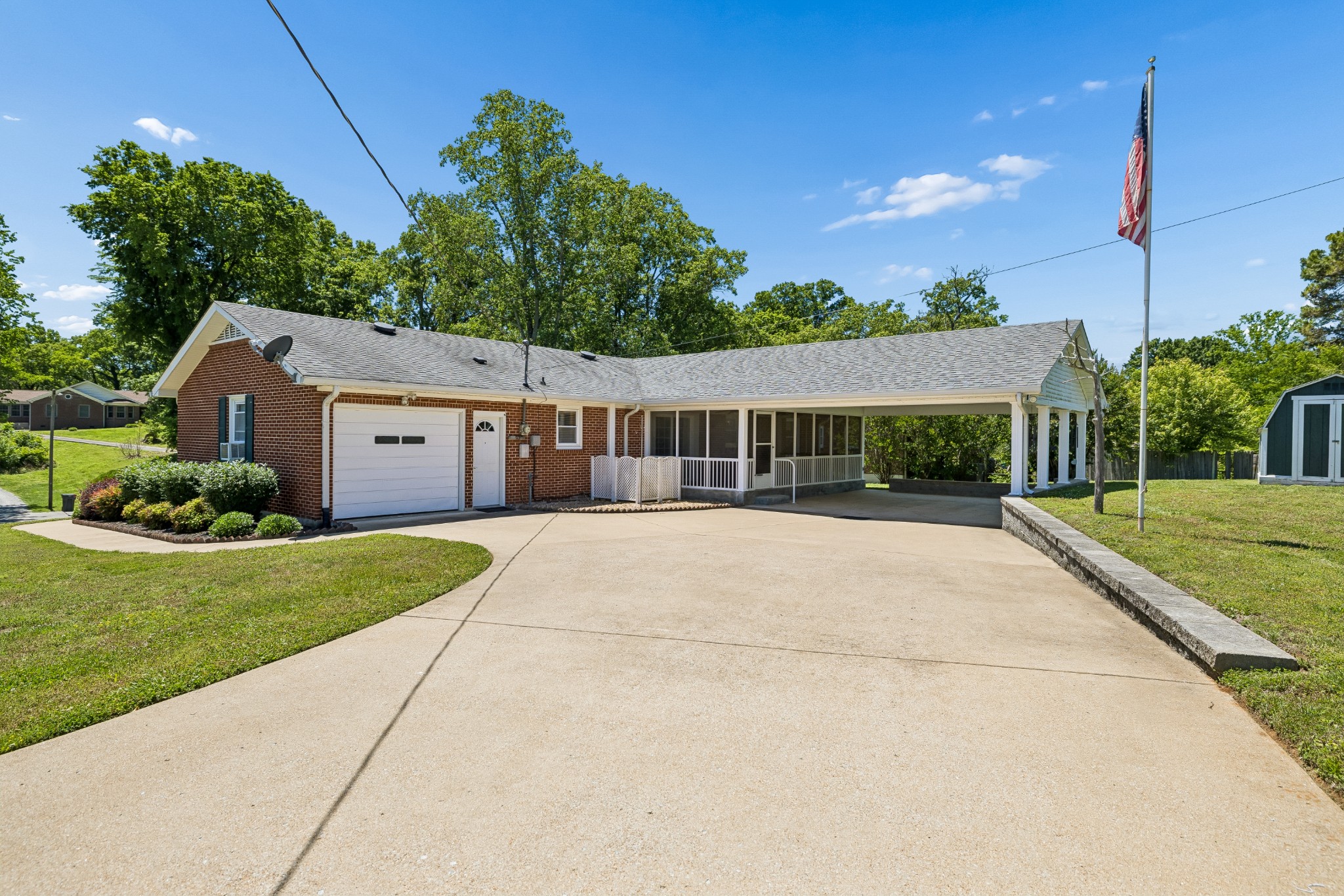 300 Woods Drive Columbia TN 38401